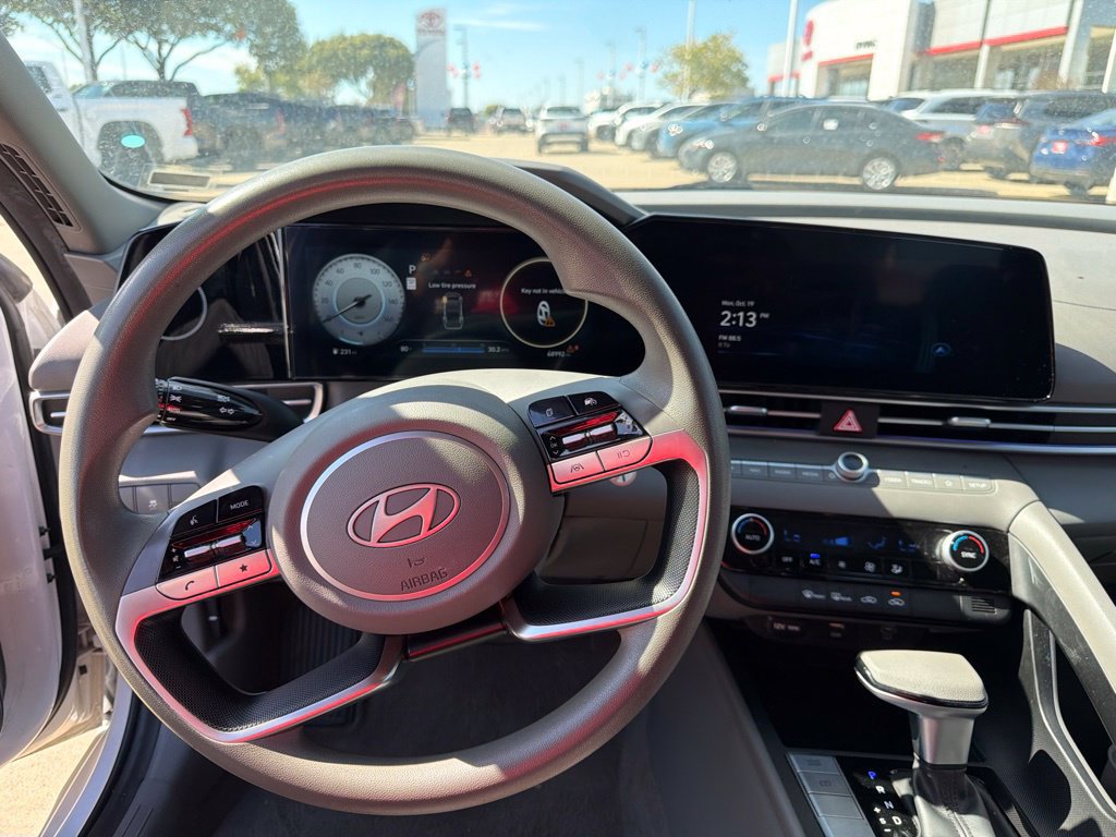 Used 2024 Hyundai Elantra SEL FWD image 6