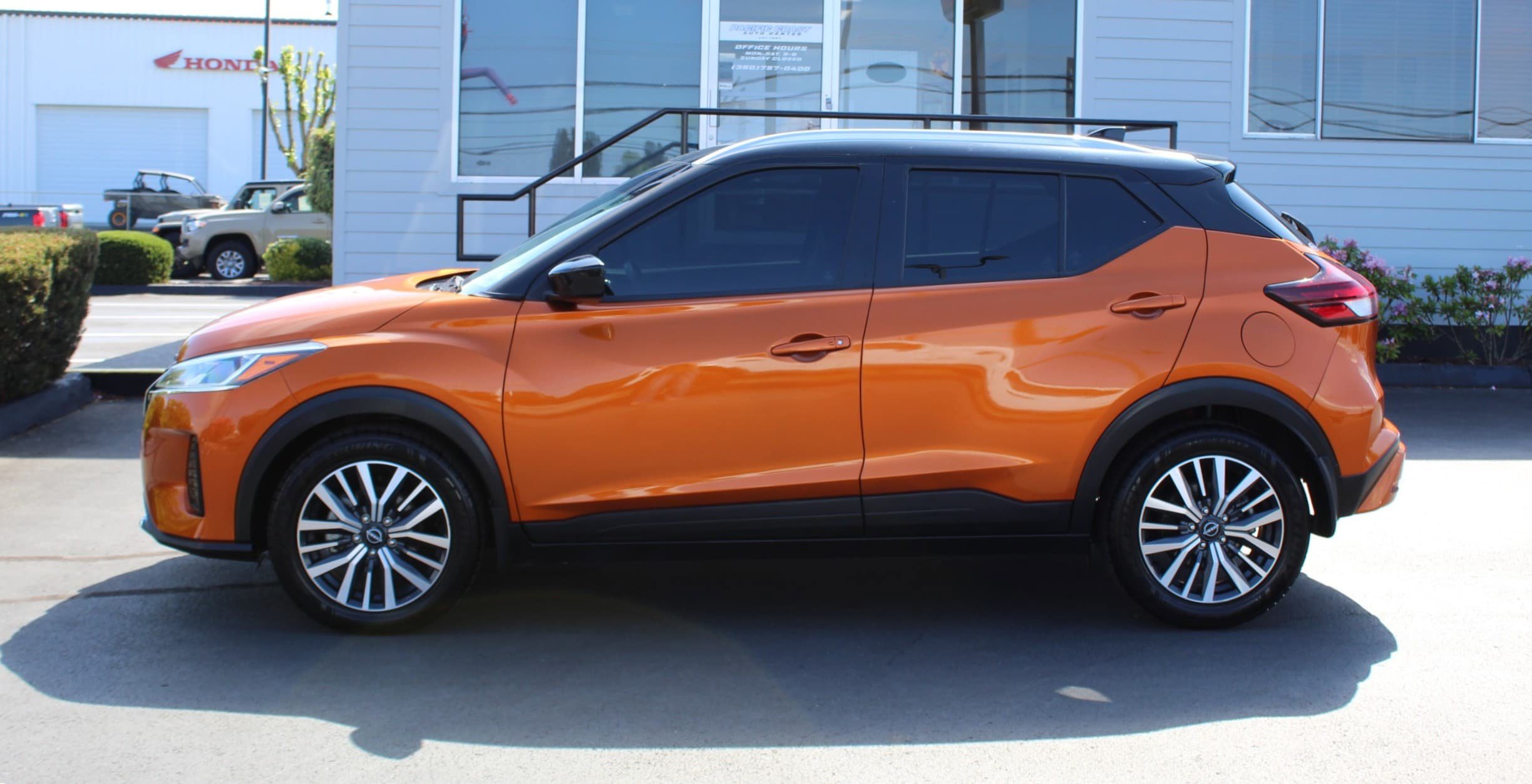 Used 2022 Nissan Kicks SV FWD image 3