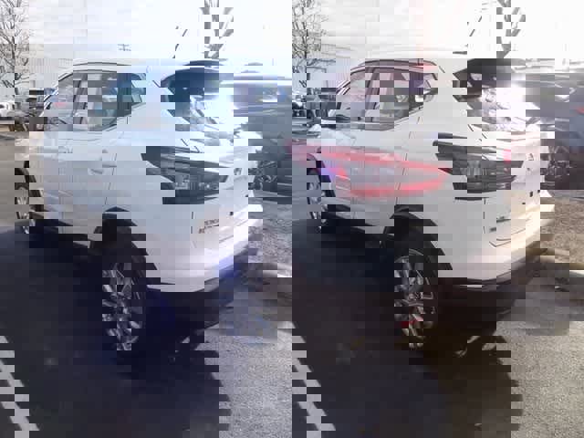 Used 2022 Nissan Rogue Sport S image 6