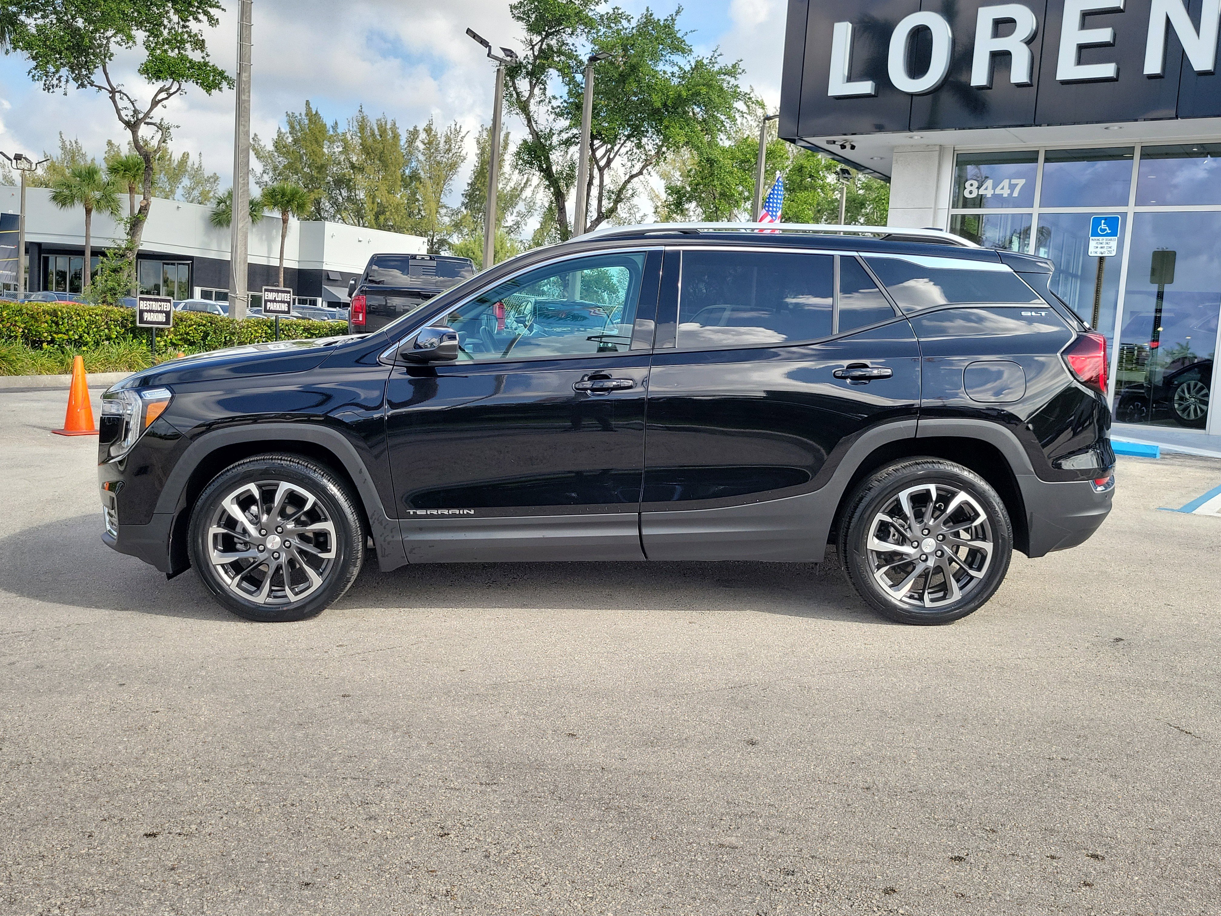Used 2024 GMC Terrain SLT FWD image 8