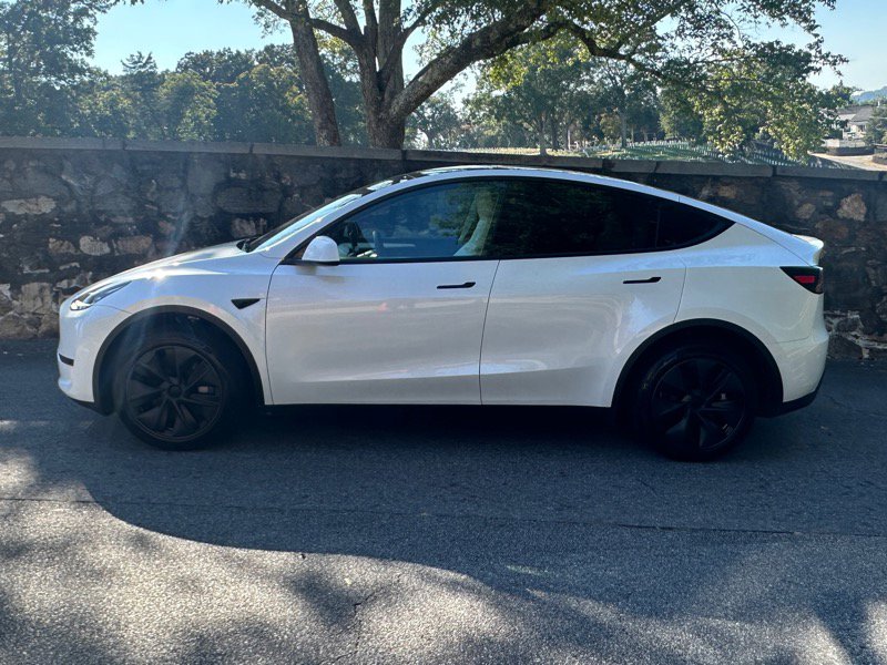 Used 2025 Tesla Model Y Long Range image 9