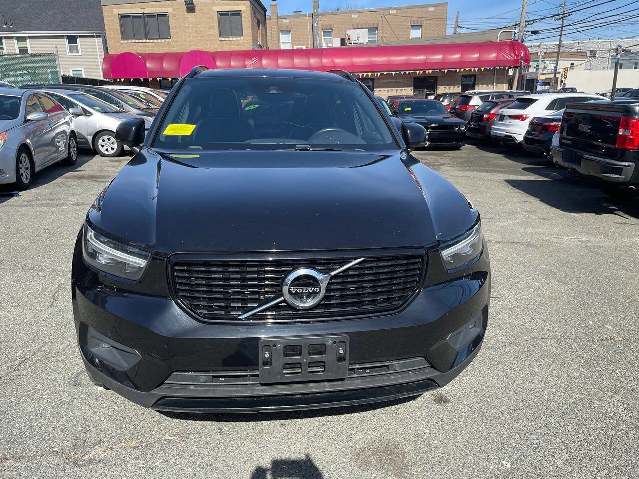 Used 2021 Volvo XC40 T5 R-Design image 3
