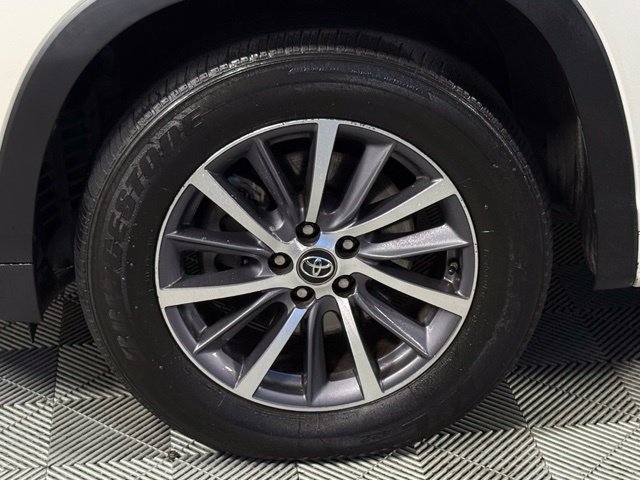 Used 2017 Toyota Highlander XLE w/ Carpet Mat Package FWD image 14
