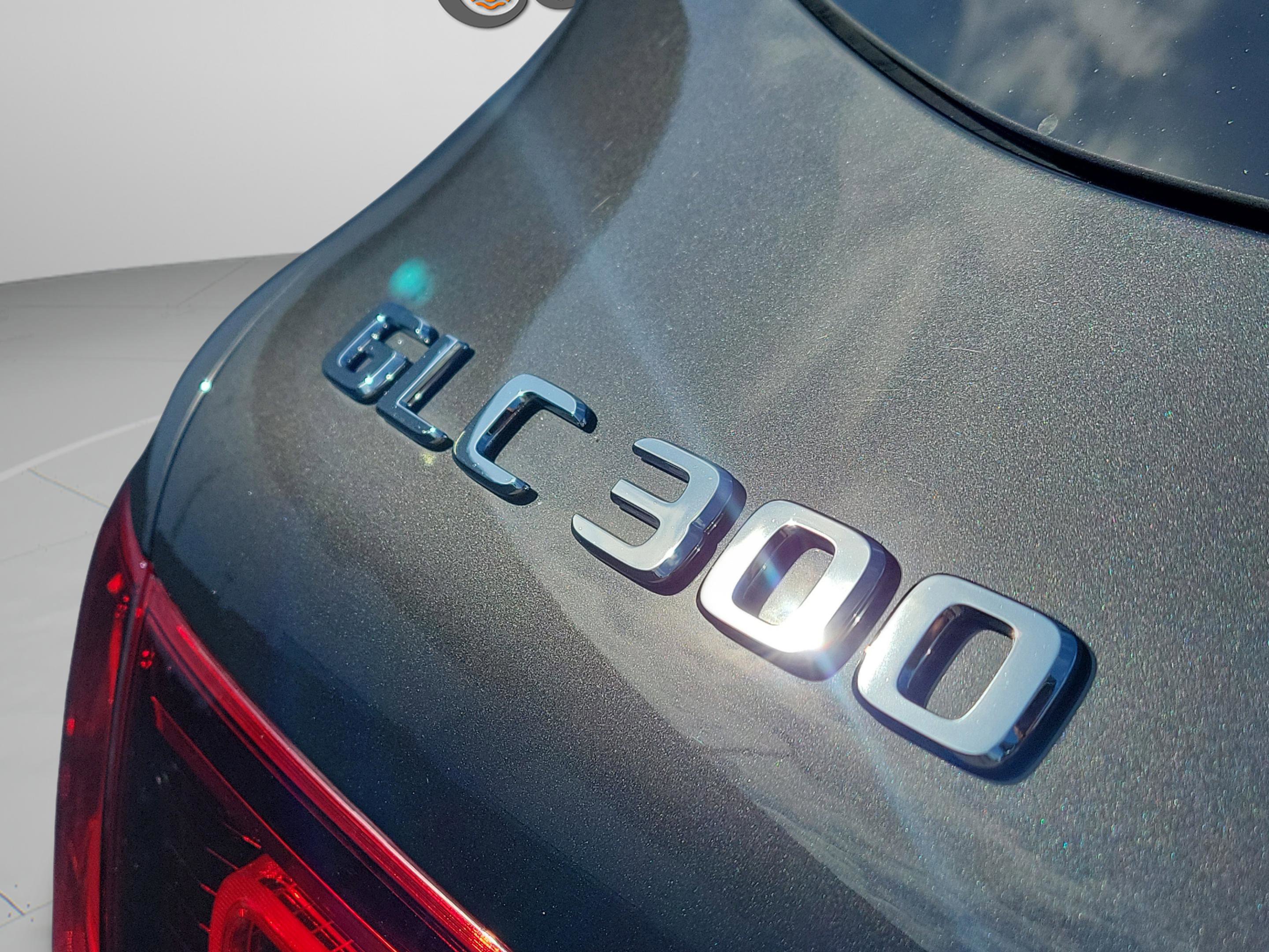 Used 2022 Mercedes-Benz GLC 300 image 32