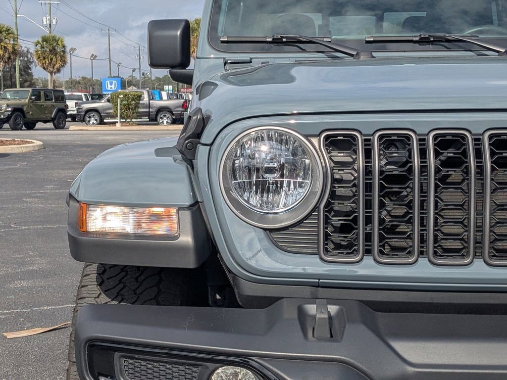 Used 2025 Jeep Gladiator Sport image 9