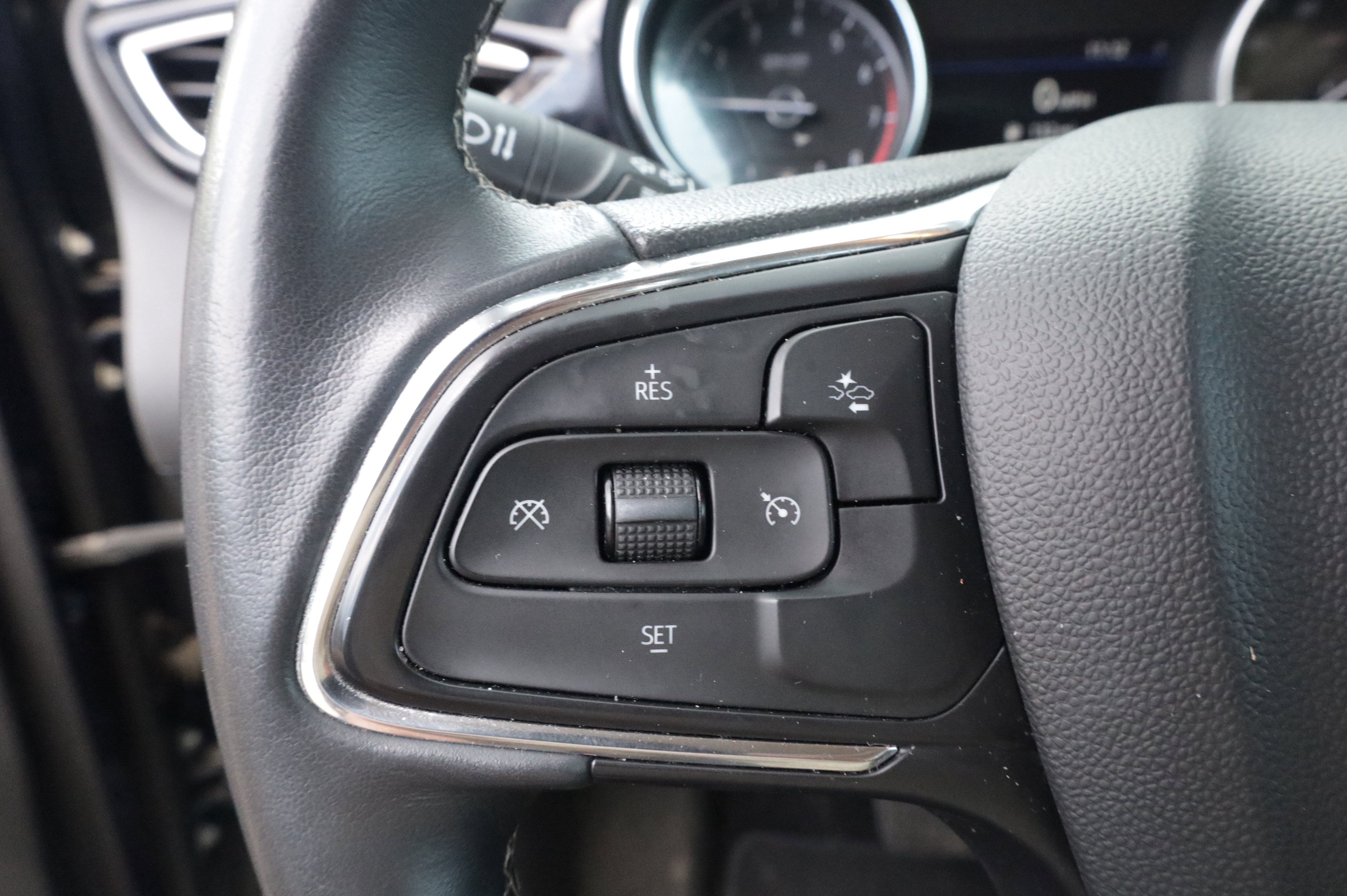 Used 2023 Buick Envision Essence image 13