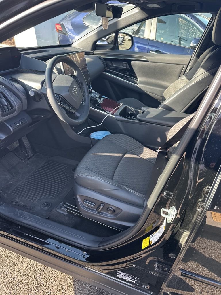 Used 2024 Toyota bZ4X XLE w/ Weather Package image 4