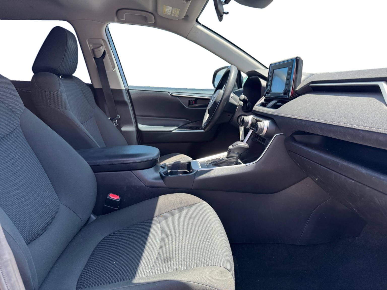 Used 2021 Toyota RAV4 LE w/ Carpet Mat Package (TMS) FWD image 17