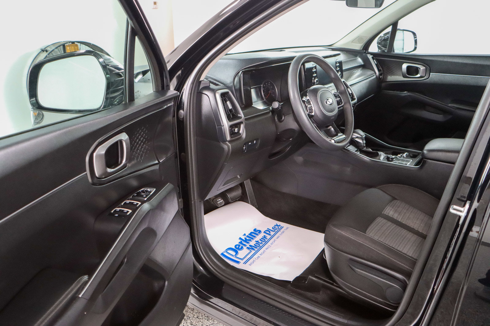 Used 2021 Kia Sorento LX image 3