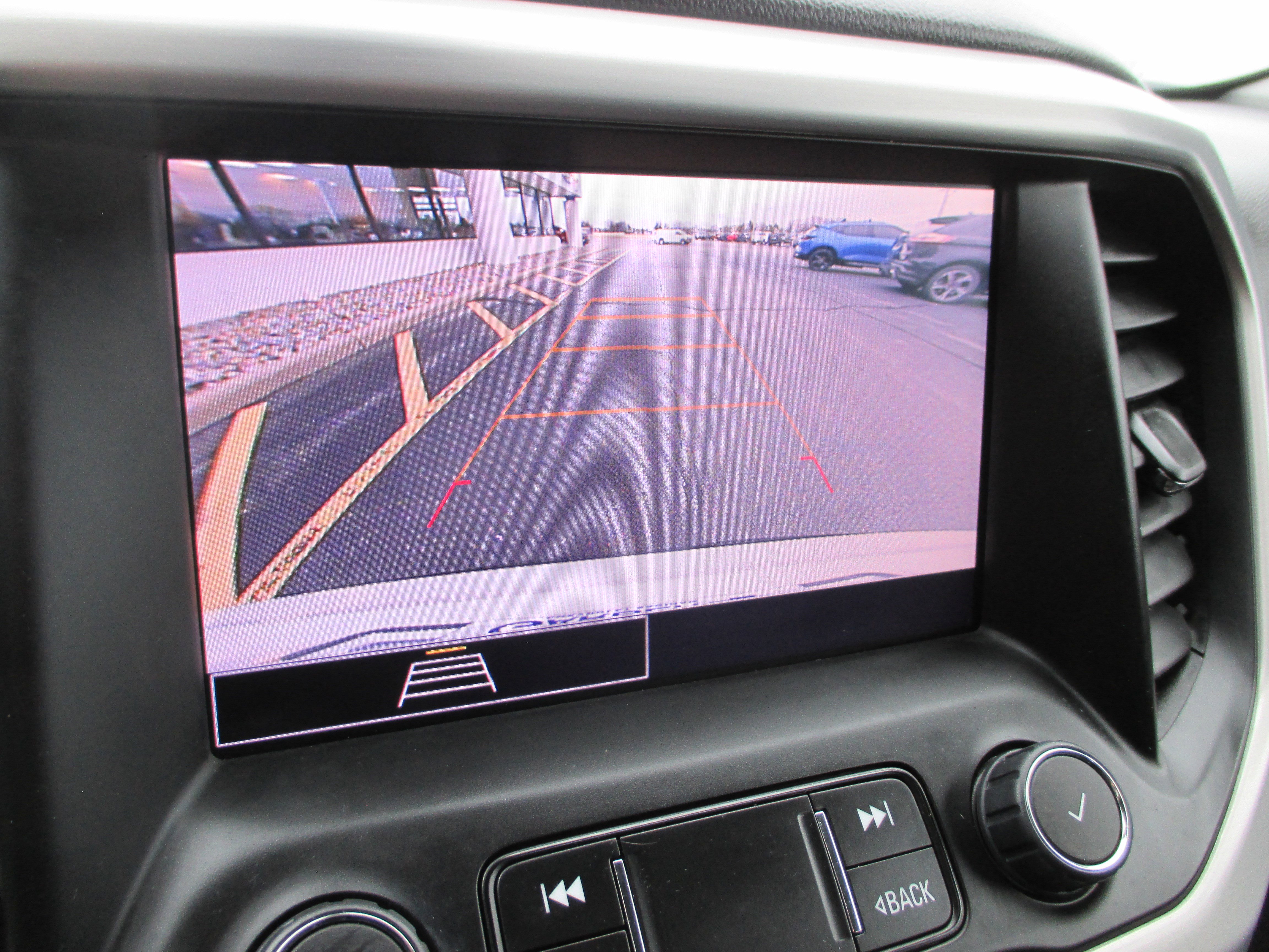 Used 2023 GMC Acadia SLE w/ Driver Convenience Package FWD image 22