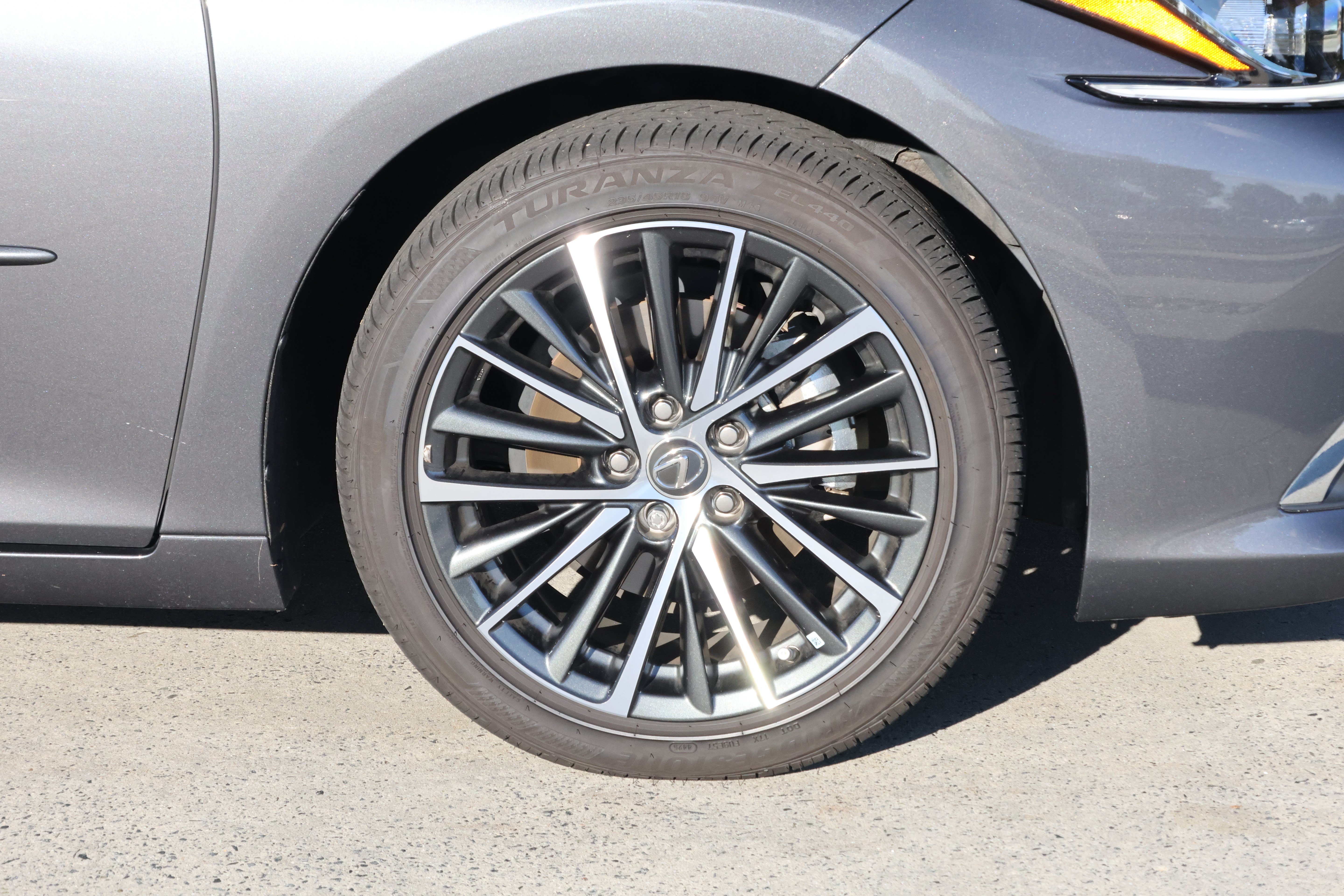 Used 2025 Lexus ES 350 w/ Premium Package FWD image 11