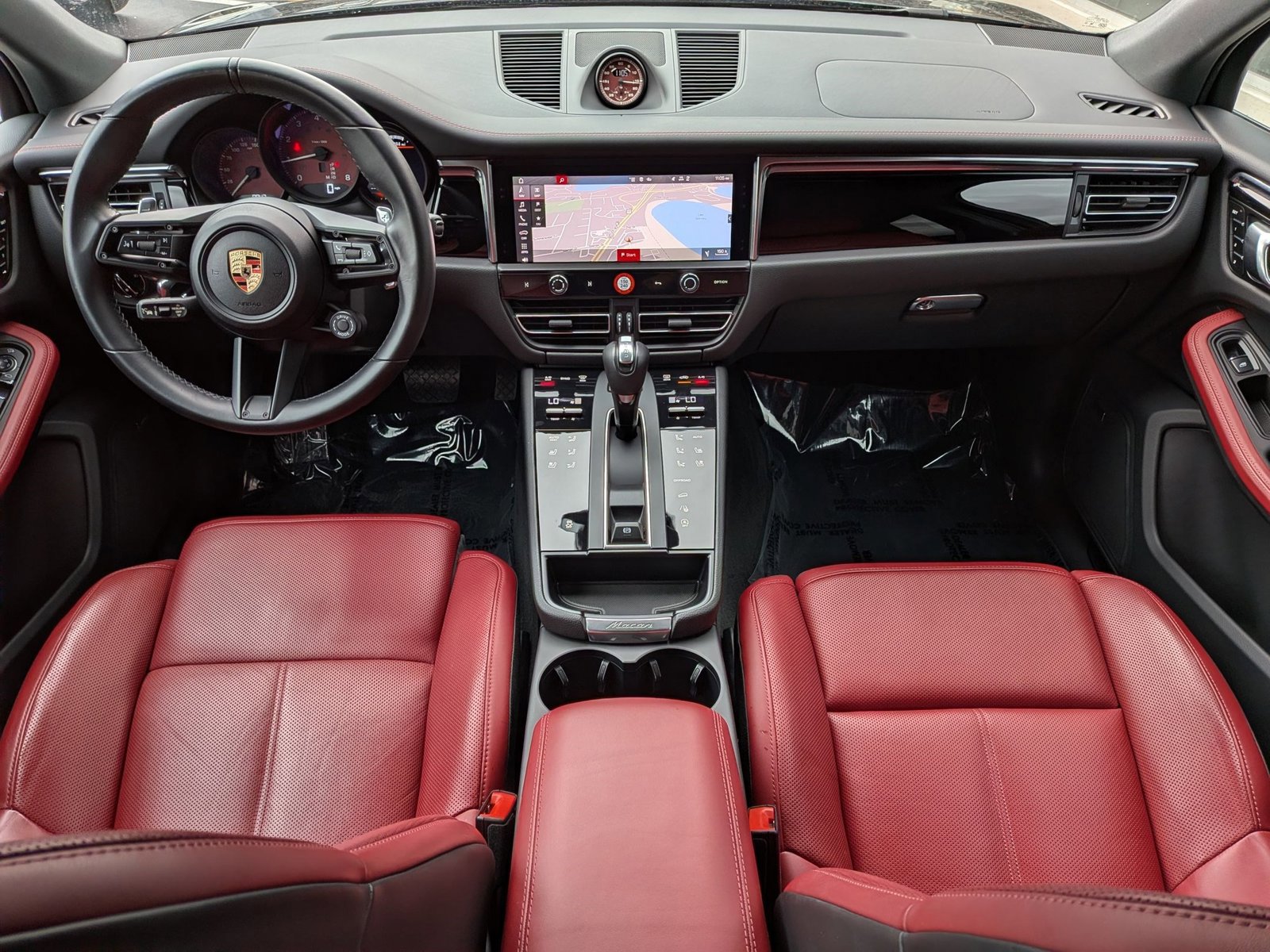 Certified 2025 Porsche Macan AWD/4WD image 21