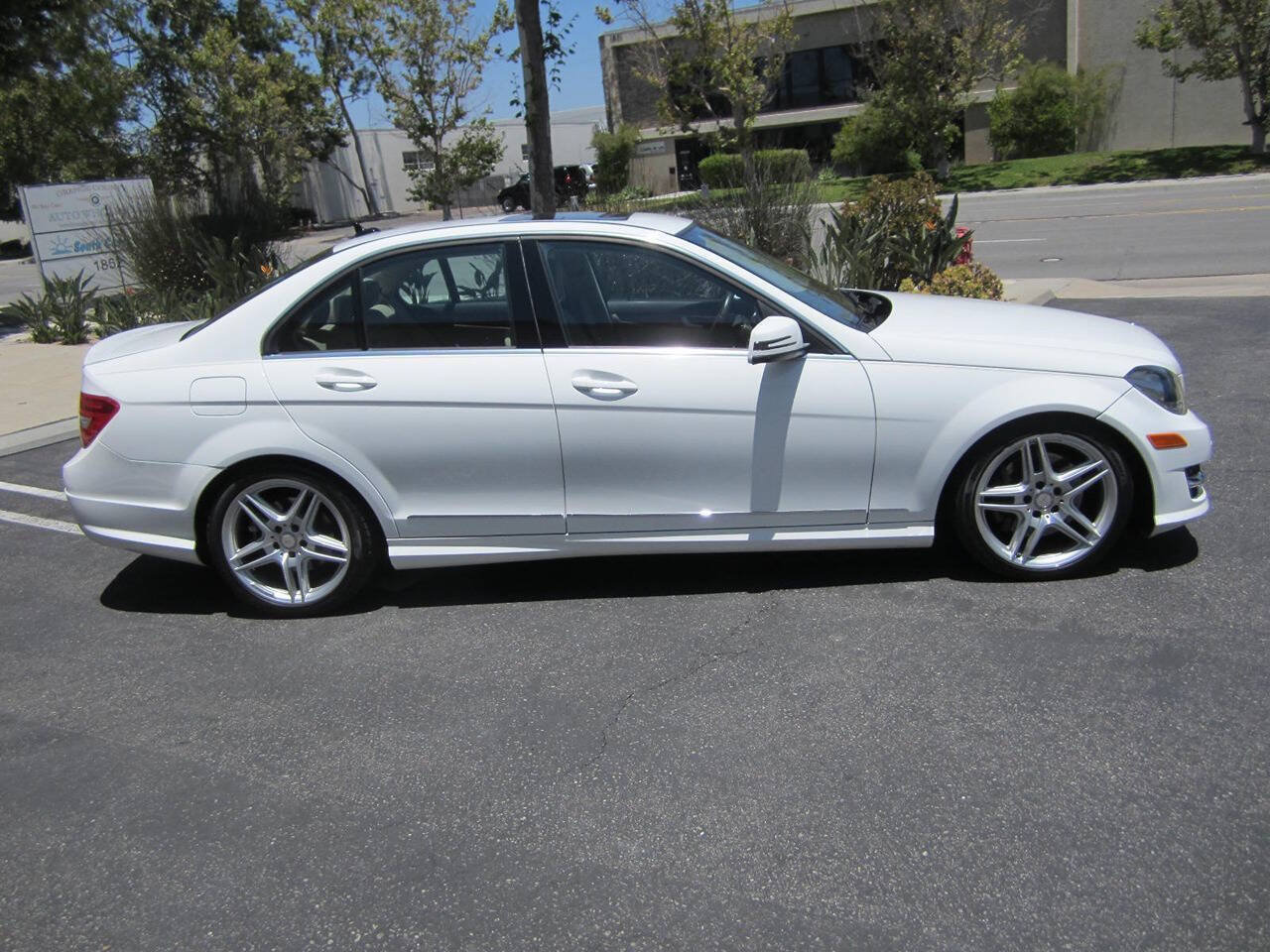 Used 2013 Mercedes-Benz C 300 4MATIC Sedan image 3