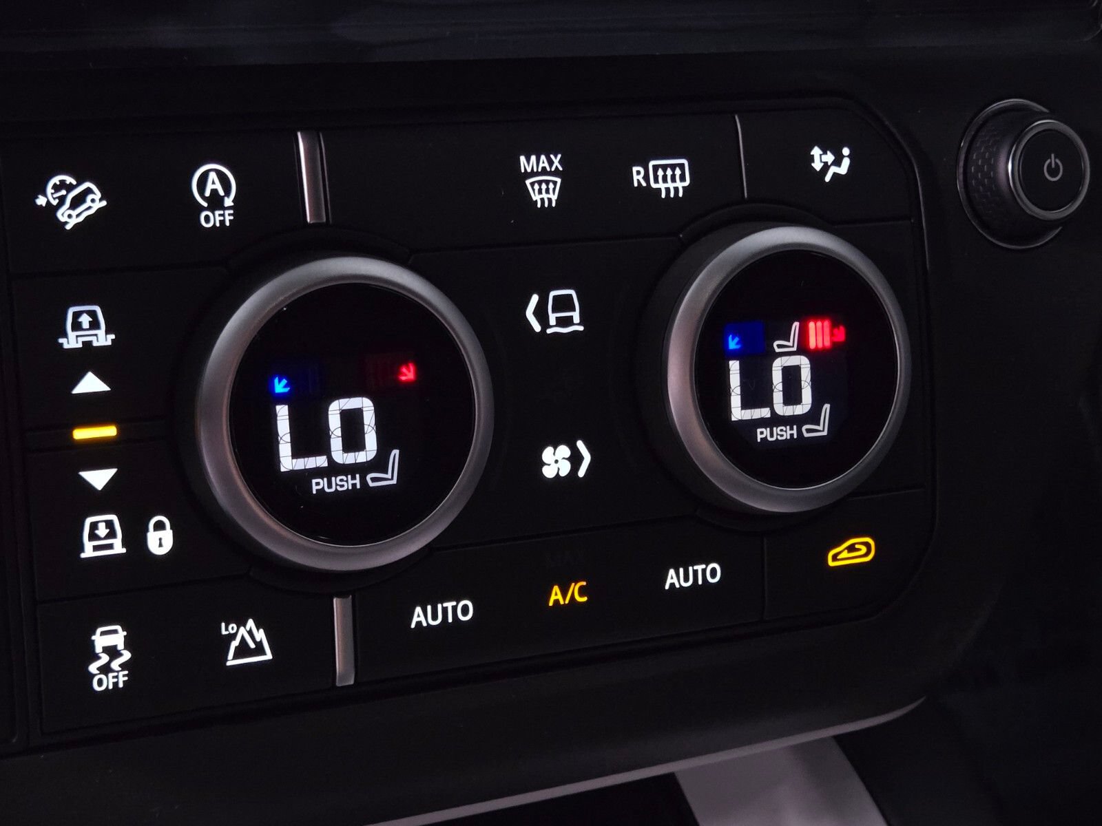 New 2026 Land Rover Defender 110 X-Dynamic SE AWD/4WD image 29
