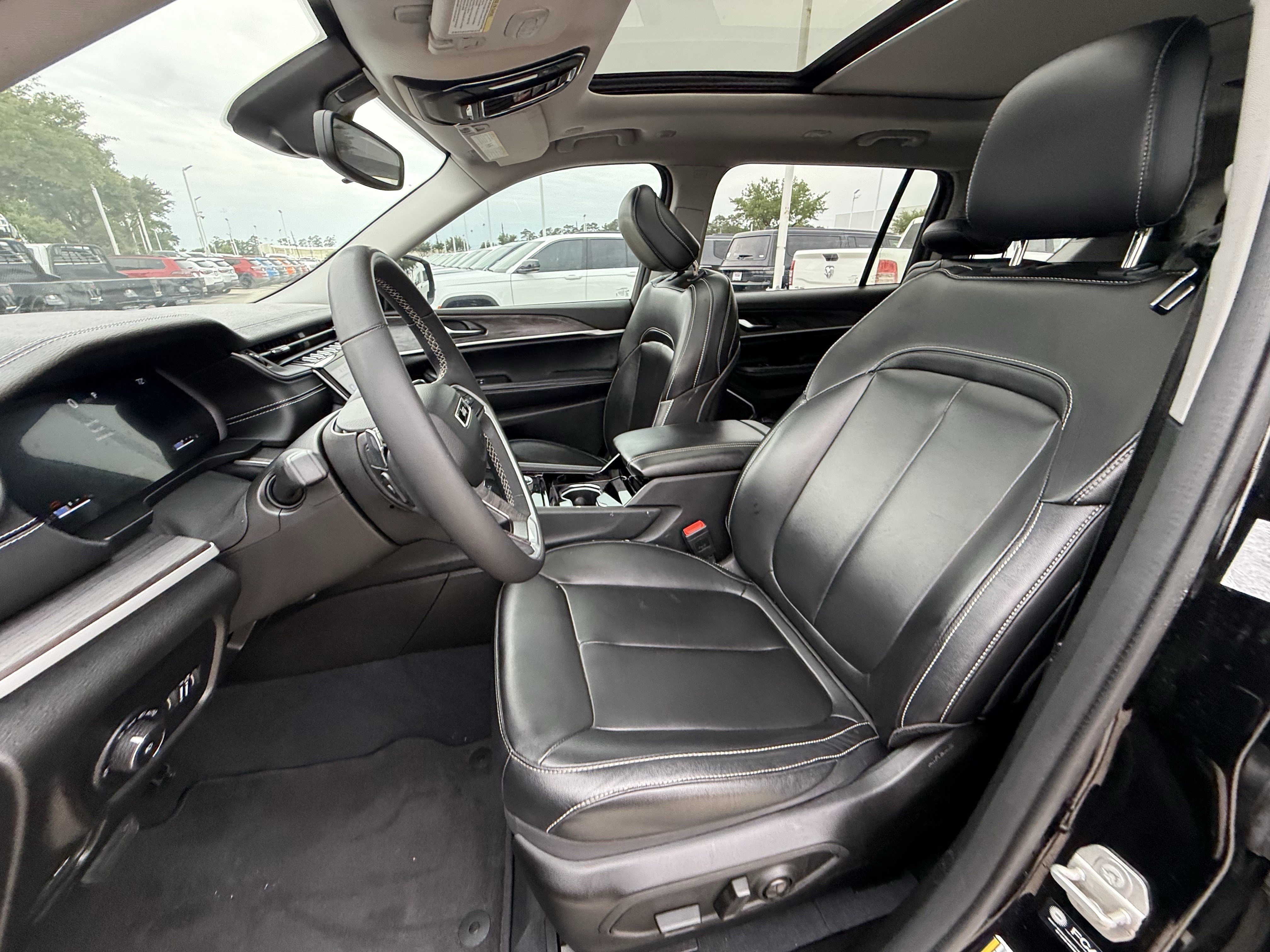 Used 2023 Jeep Grand Cherokee L Limited w/ Trailer Tow Group (B) image 29