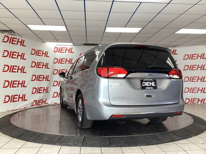 Used 2019 Chrysler Pacifica Touring-L Plus FWD image 5