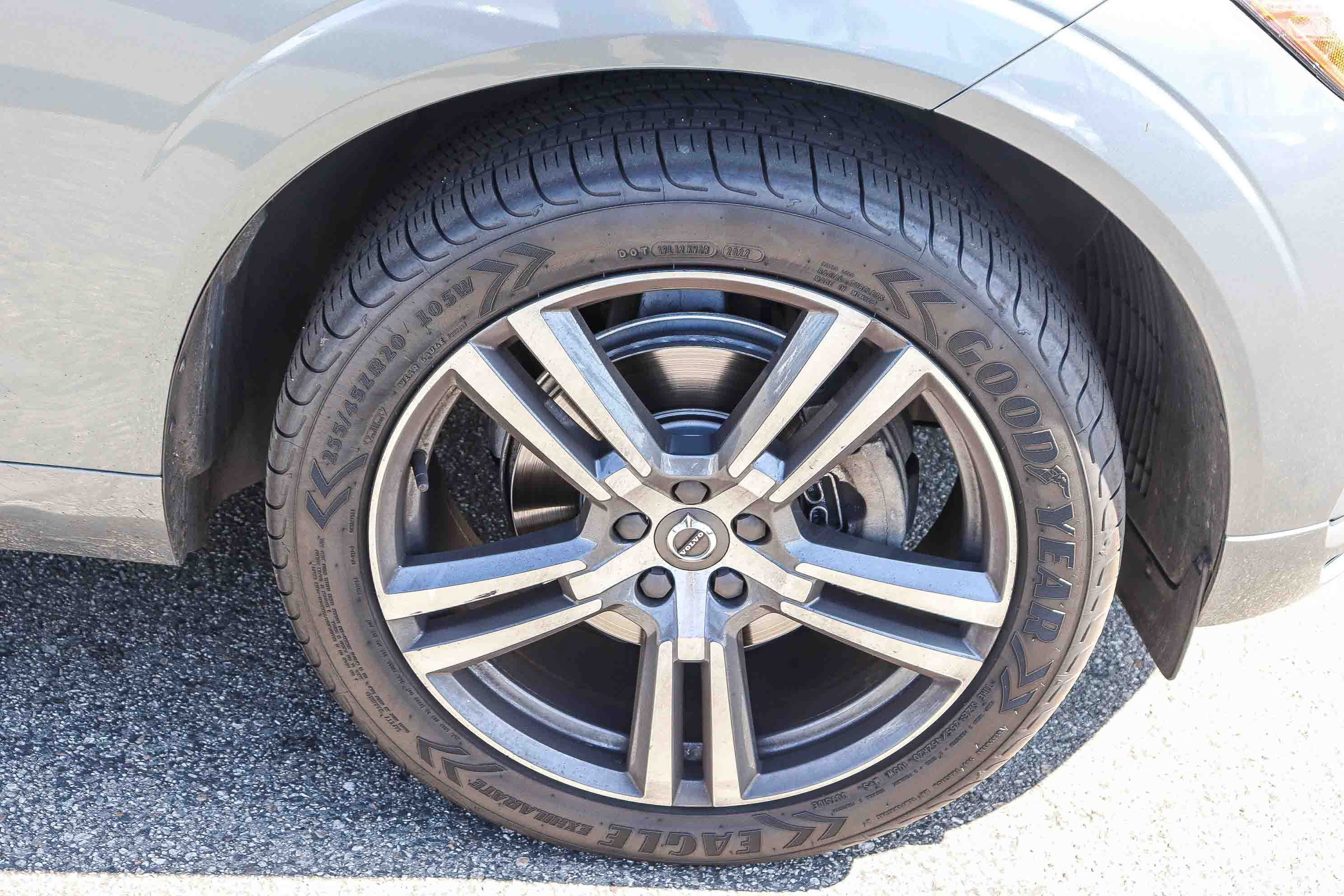 Used 2020 Volvo XC60 T5 Momentum w/ Protection Package Premier AWD/4WD image 7