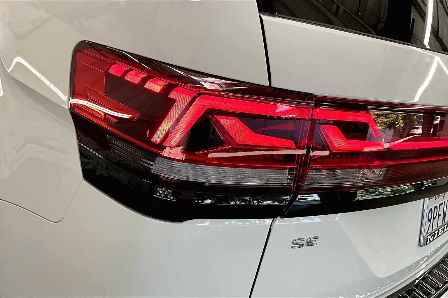 Used 2025 Volkswagen Atlas Peak Edition SE image 33