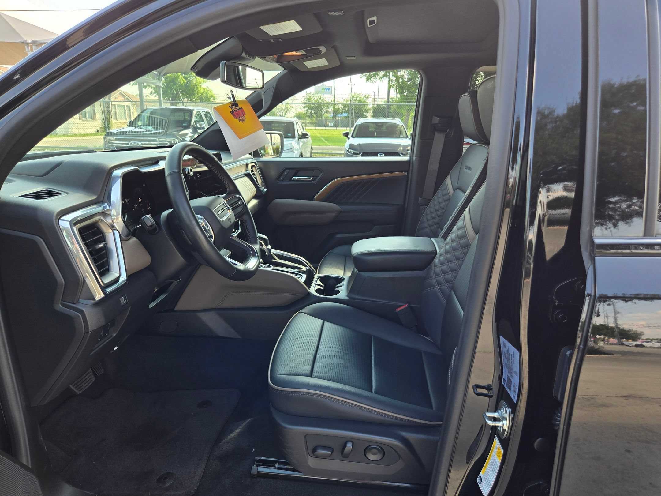 Certified 2025 GMC Canyon Denali AWD/4WD image 9