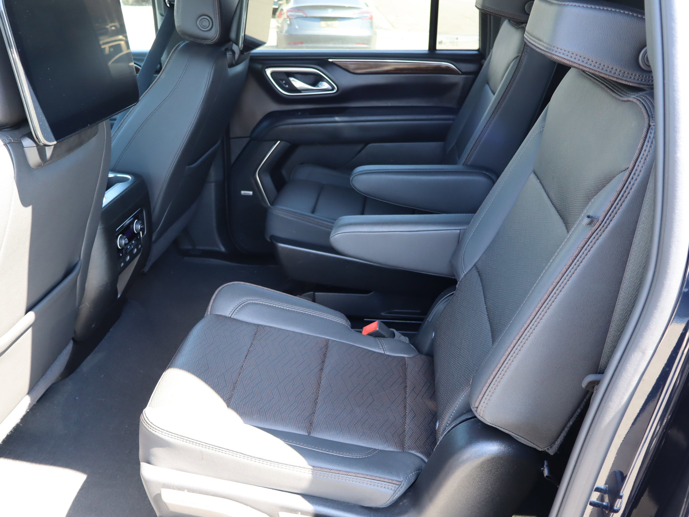 Used 2024 Chevrolet Suburban High Country w/ Advanced Technology Package AWD/4WD image 34