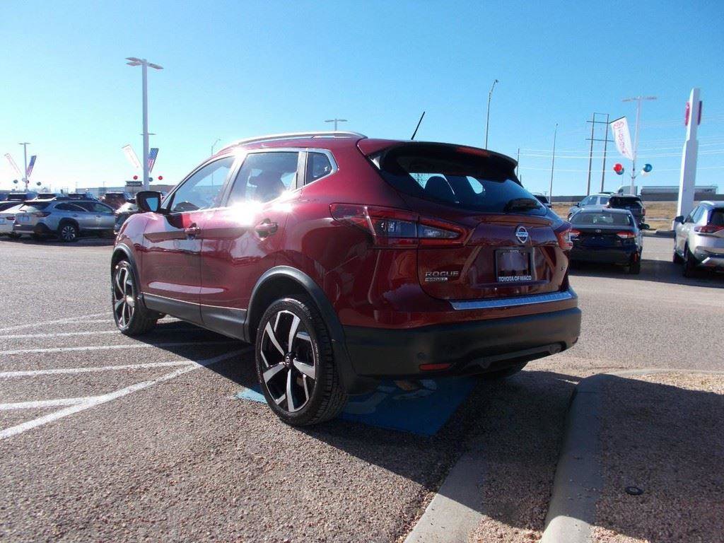 Used 2020 Nissan Rogue Sport SL w/ Premium Package FWD image 3