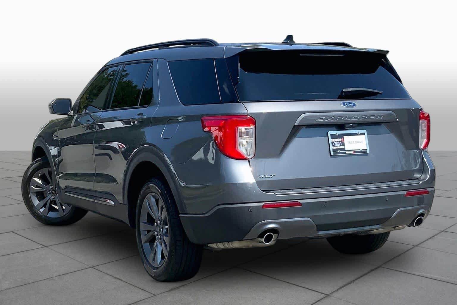 Used 2023 Ford Explorer XLT w/ Equipment Group 202A RWD image 12
