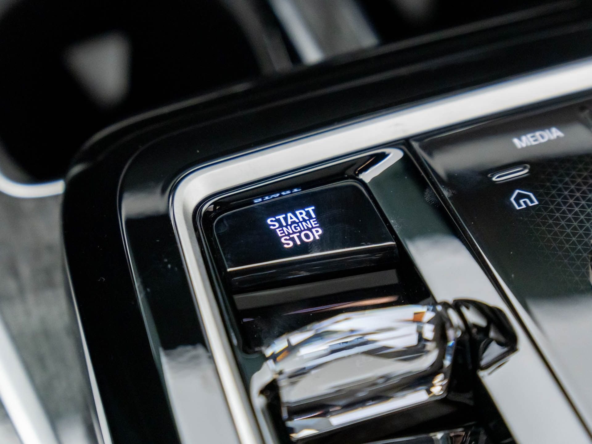 New 2025 BMW 750e xDrive AWD/4WD image 21