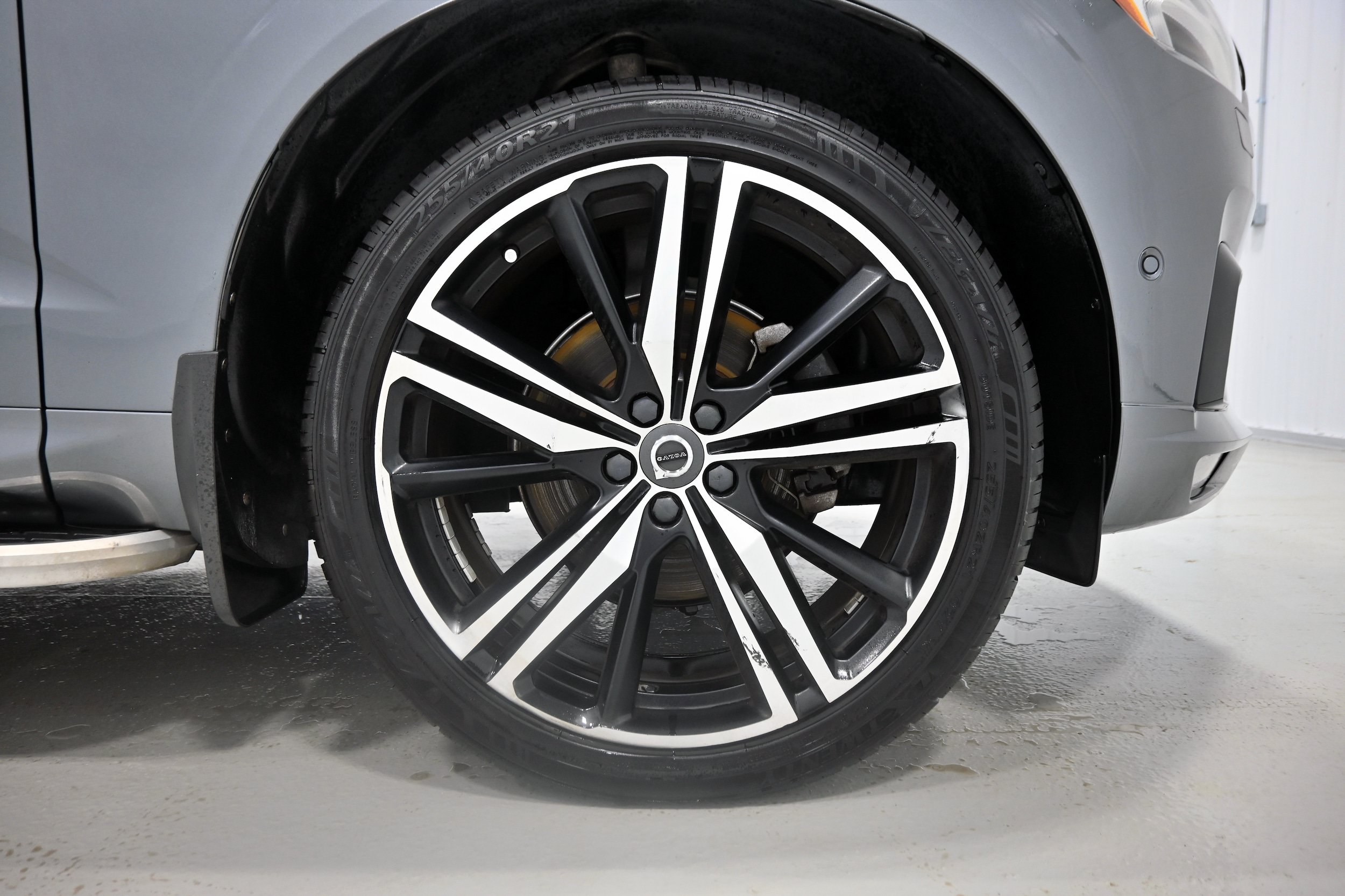 Used 2019 Volvo XC60 T5 R-Design w/ Protection Package Premier AWD/4WD image 42