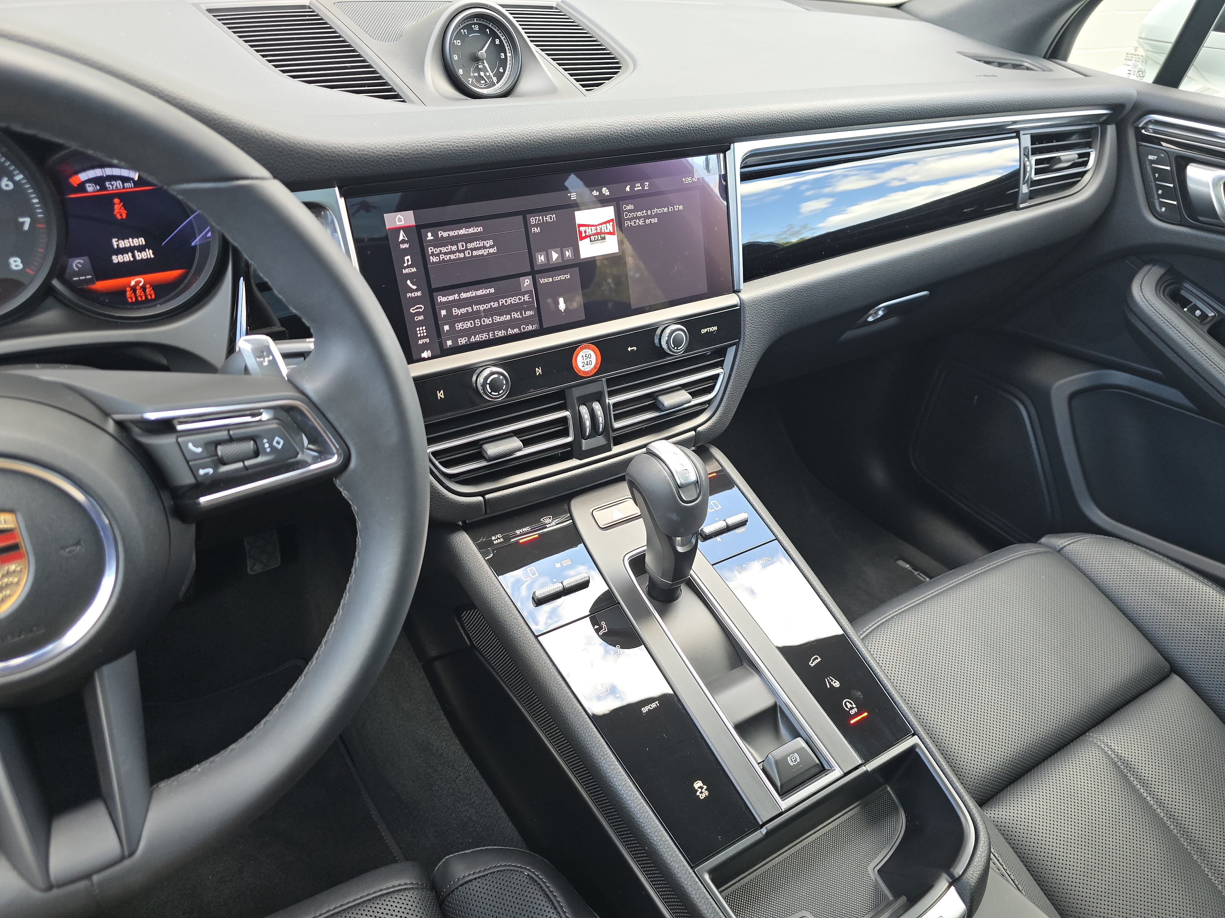 Certified 2025 Porsche Macan AWD/4WD image 22