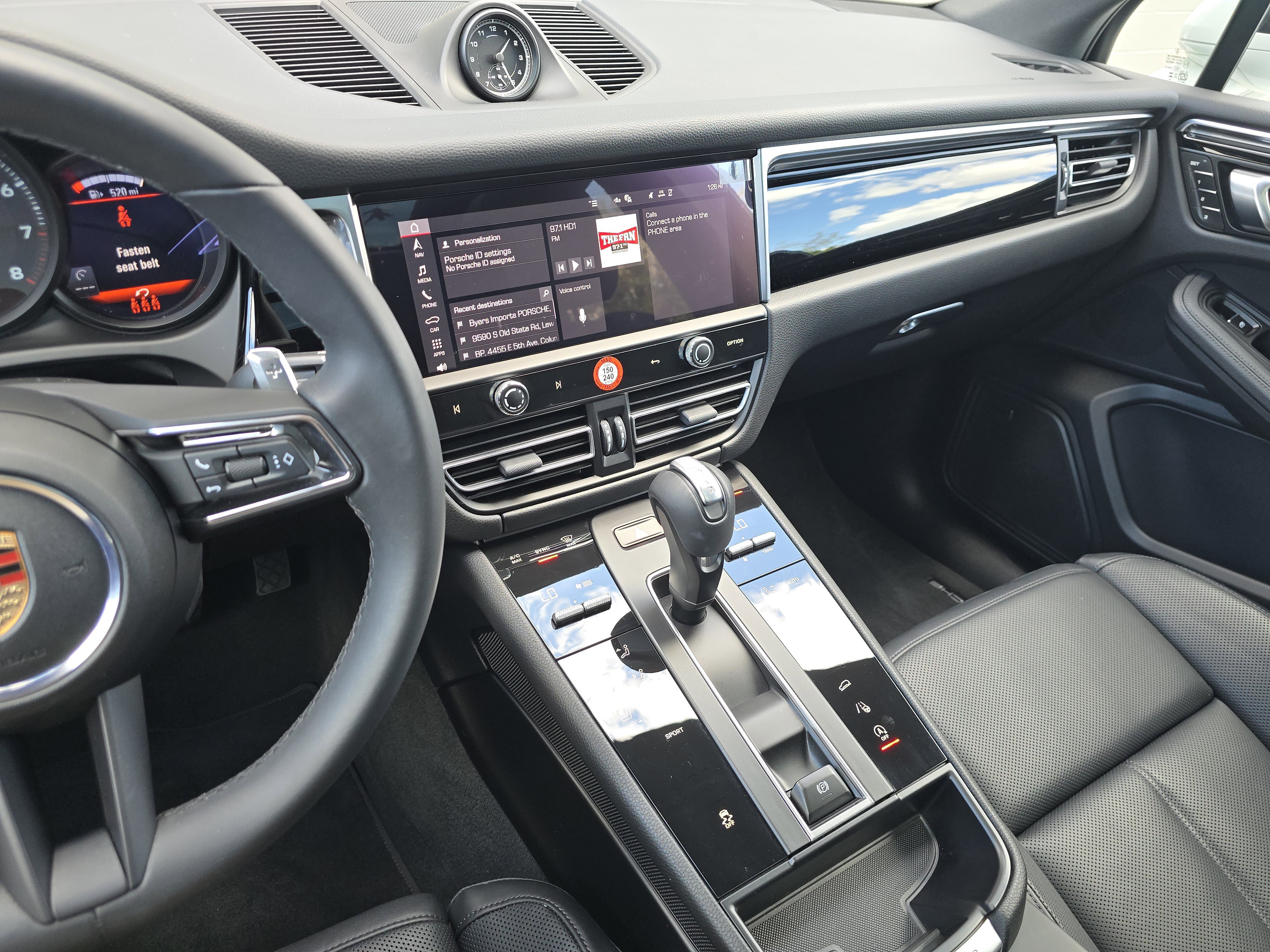 Certified 2025 Porsche Macan image 22