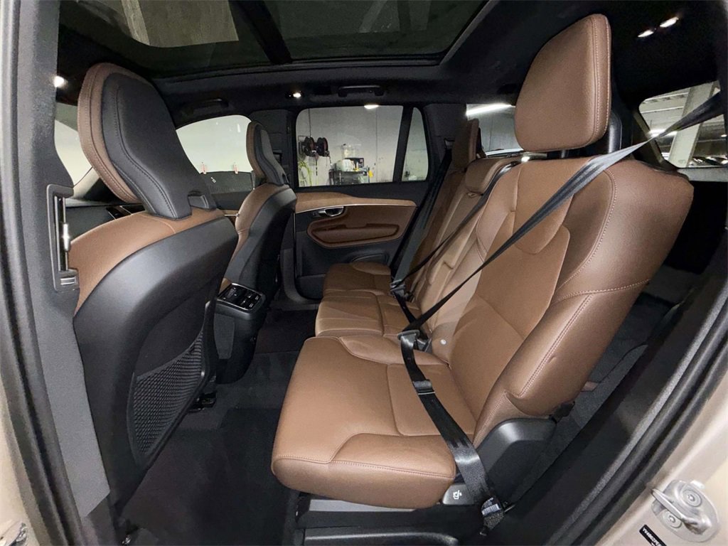 Certified 2025 Volvo XC90 B6 Plus image 19