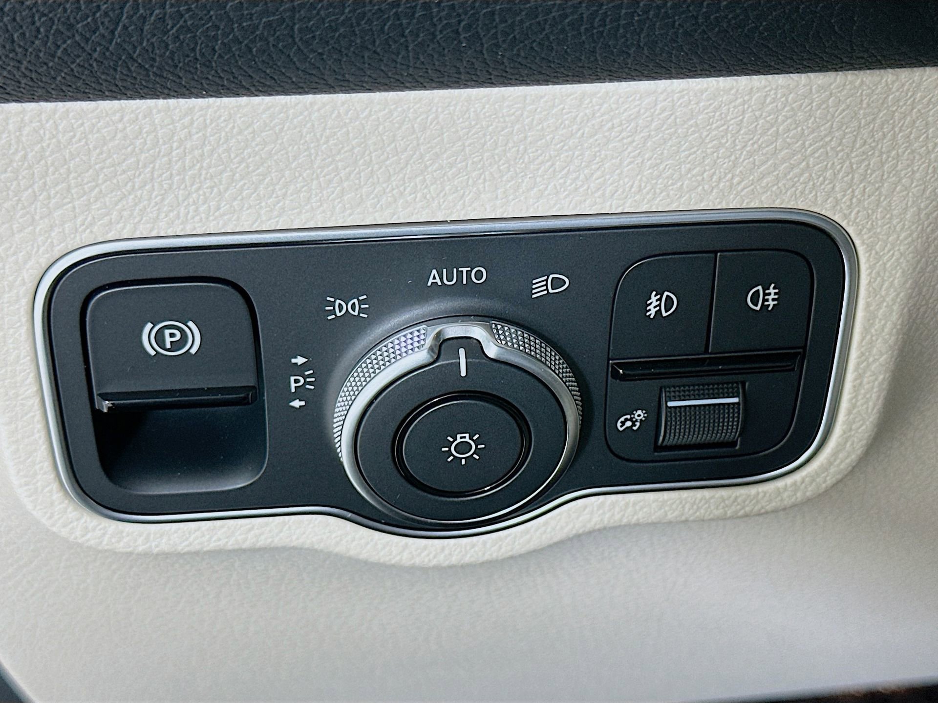 New 2026 Mercedes-Benz GLB 250 image 11