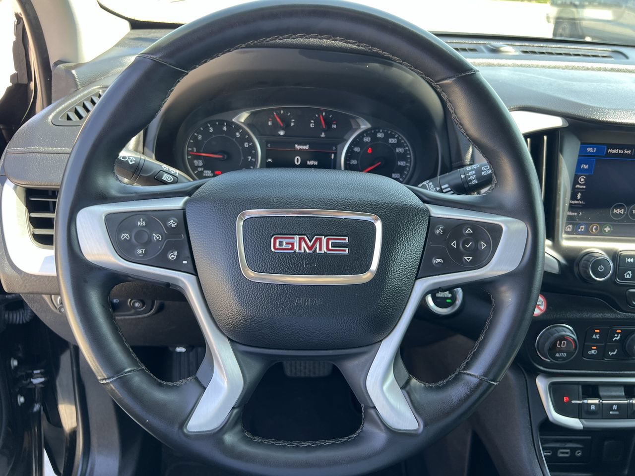 Used 2024 GMC Terrain SLT AWD/4WD image 6