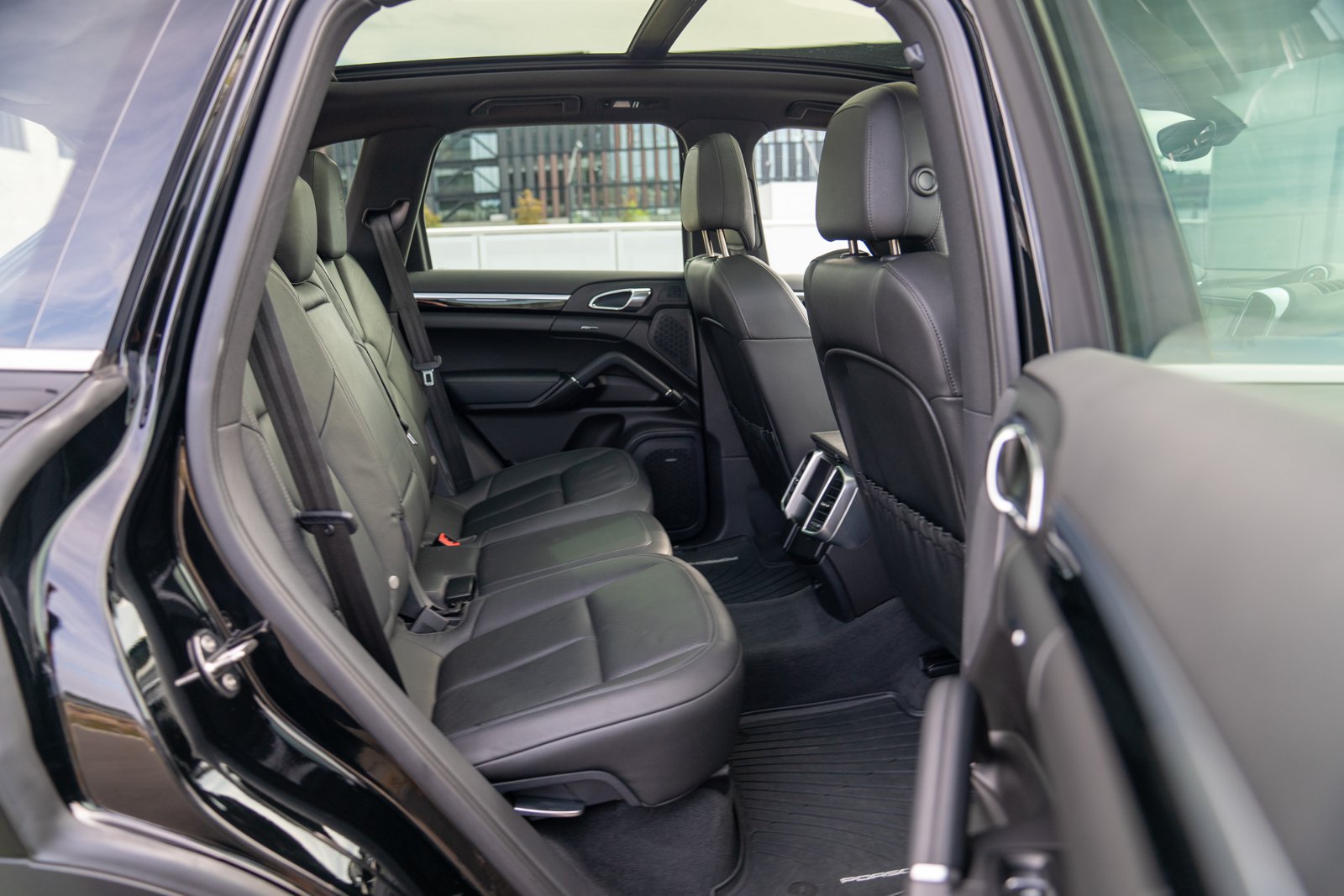 Certified 2014 Porsche Cayenne Diesel Platinum Edition AWD/4WD image 26