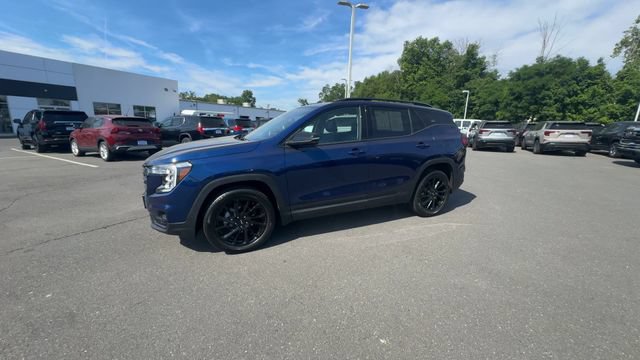 Used 2023 GMC Terrain SLT w/ Infotainment Package II AWD/4WD image 4