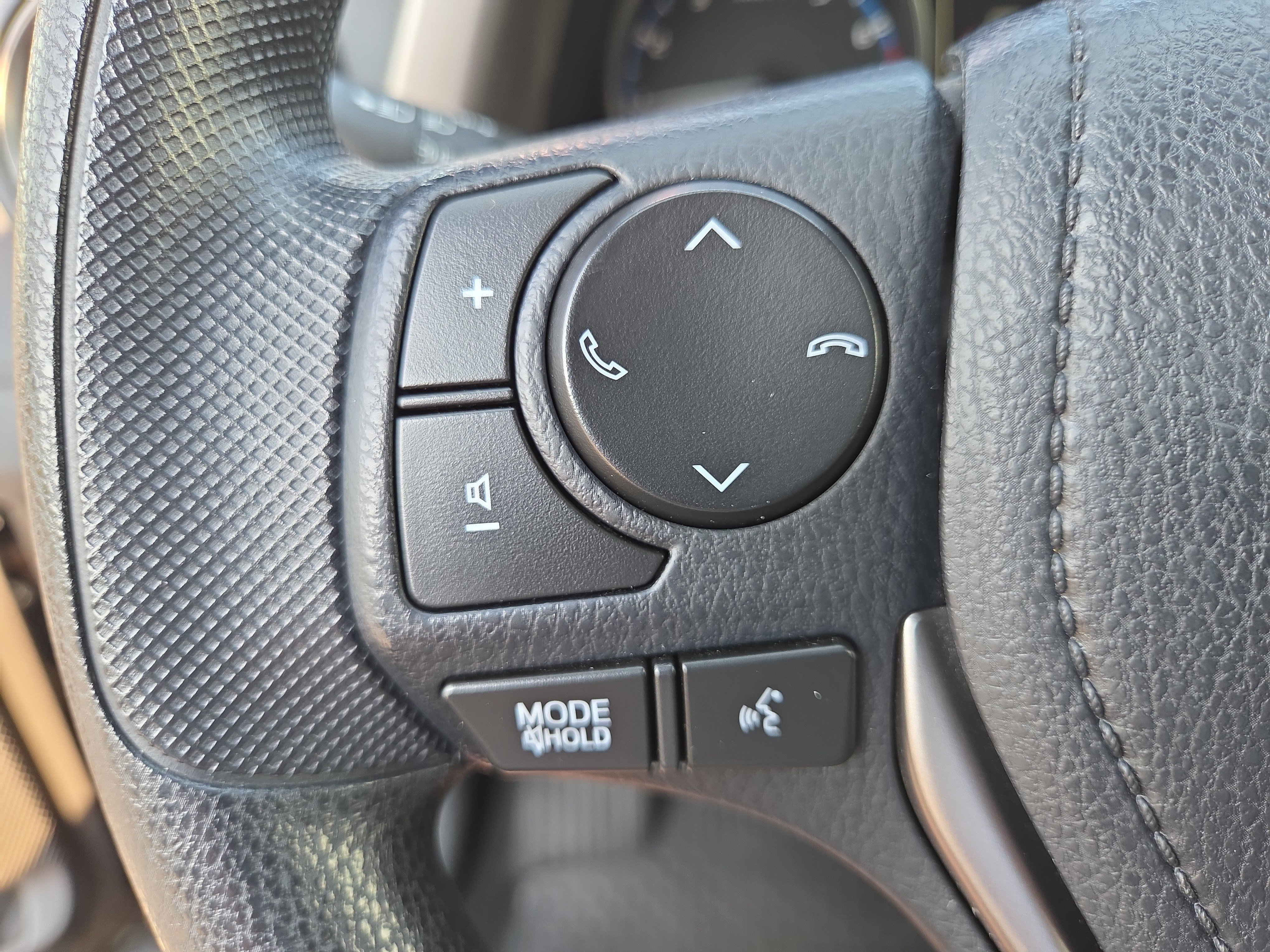 Used 2018 Toyota RAV4 LE w/ All Weather Liner Package AWD/4WD image 31