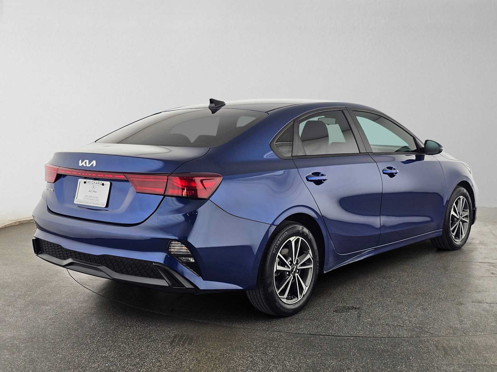 Used 2023 Kia Forte LXS w/ LXS Technology Package FWD image 3