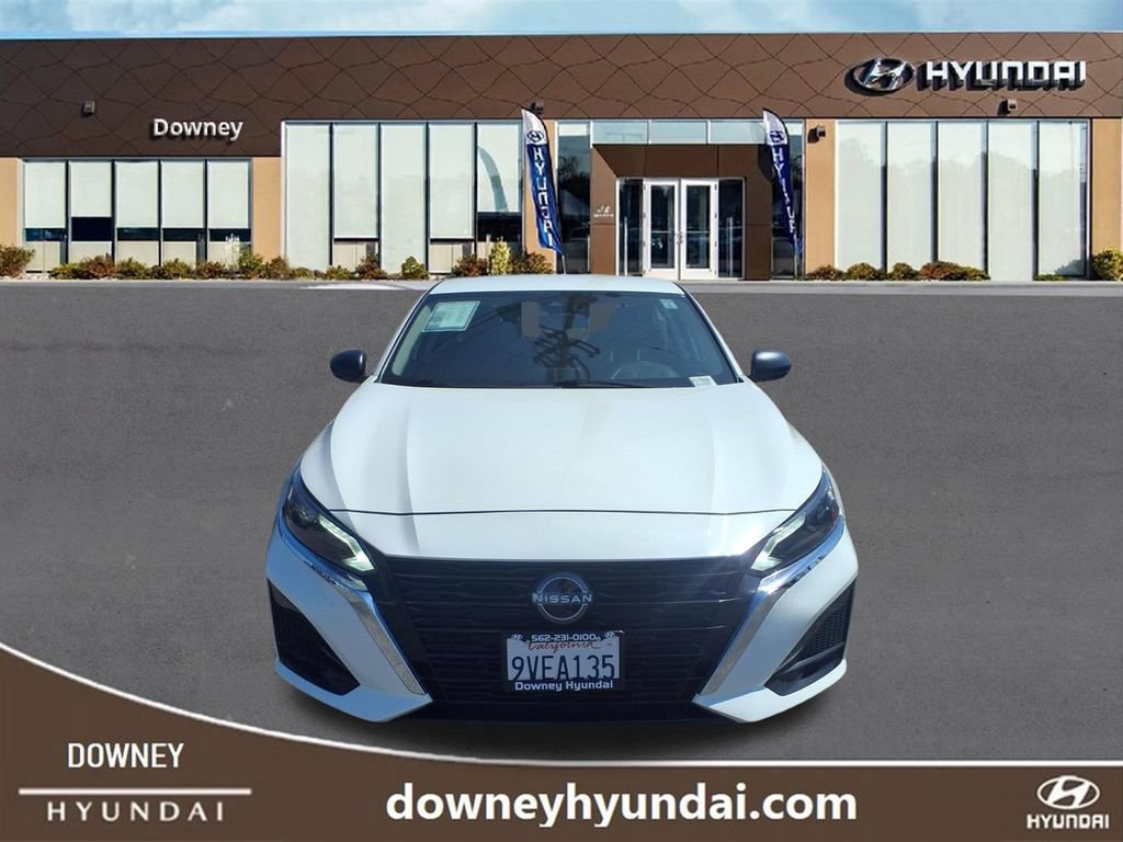 Used 2025 Nissan Altima 2.5 SV FWD image 2