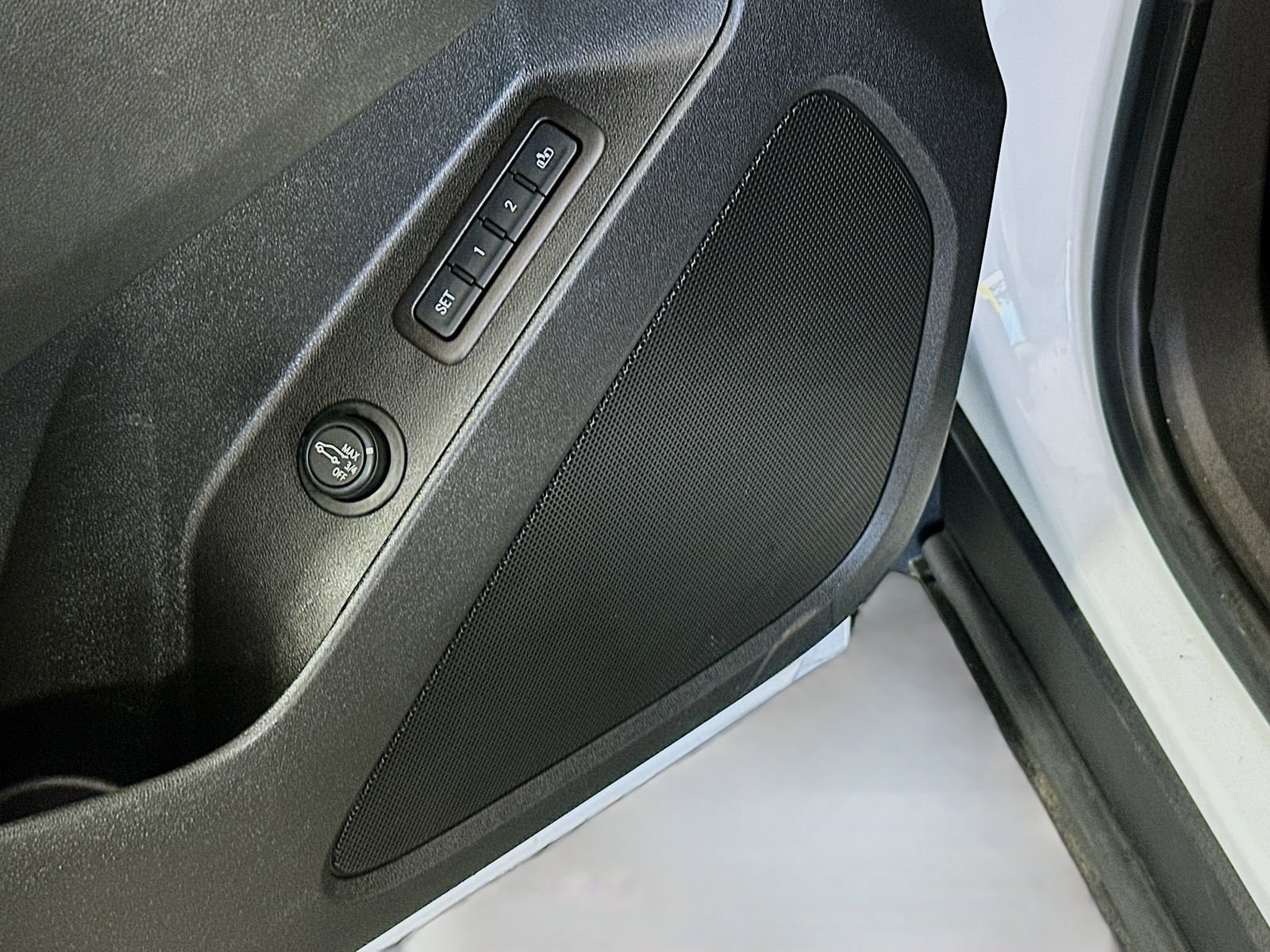 Used 2021 Chevrolet Equinox Premier w/ LPO, Floor Liner Package FWD image 19