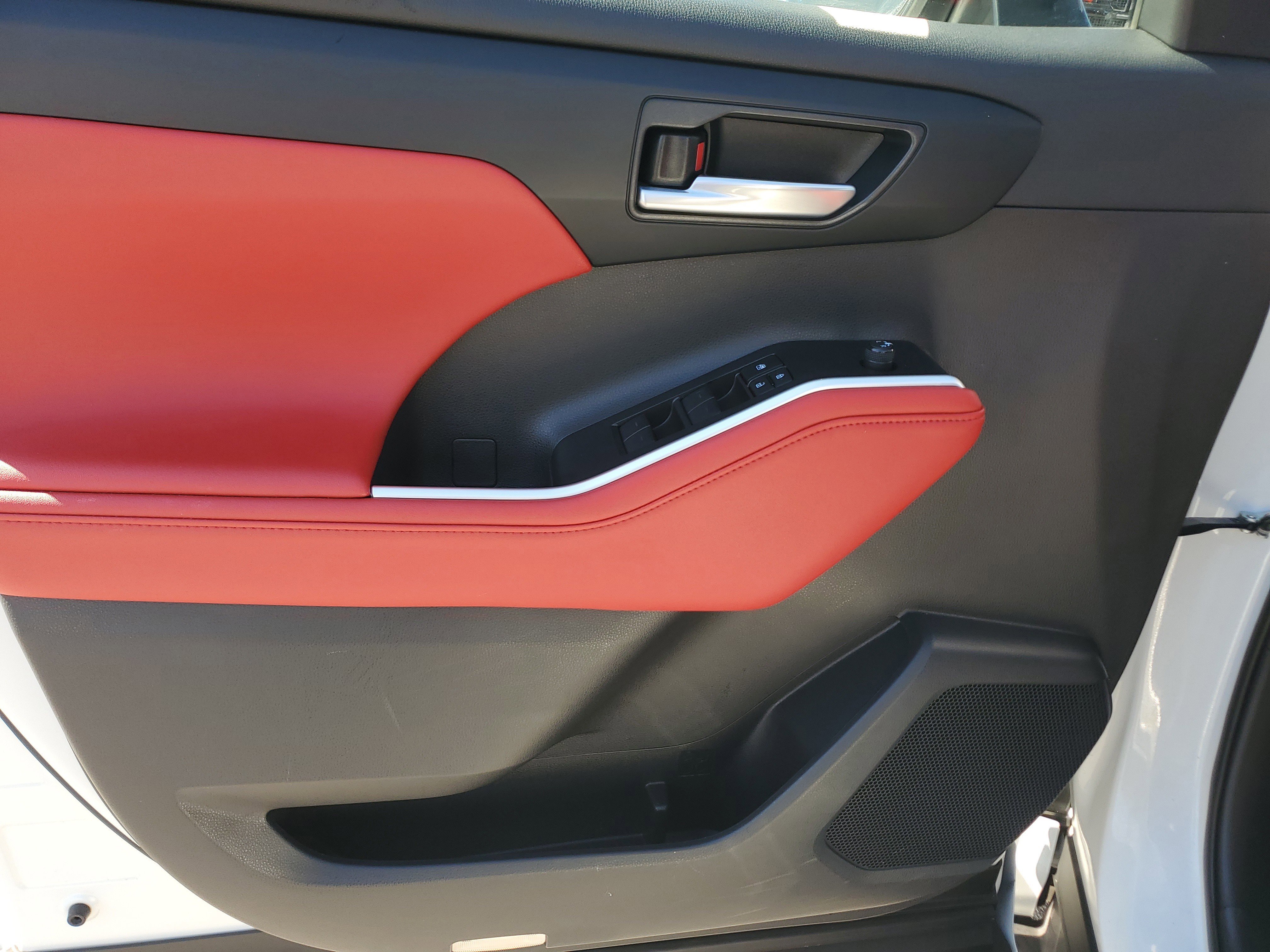 Used 2023 Toyota Highlander XSE image 28