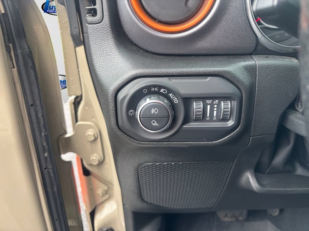 Used 2022 Jeep Gladiator Mojave w/ Cold Weather Group AWD/4WD image 17