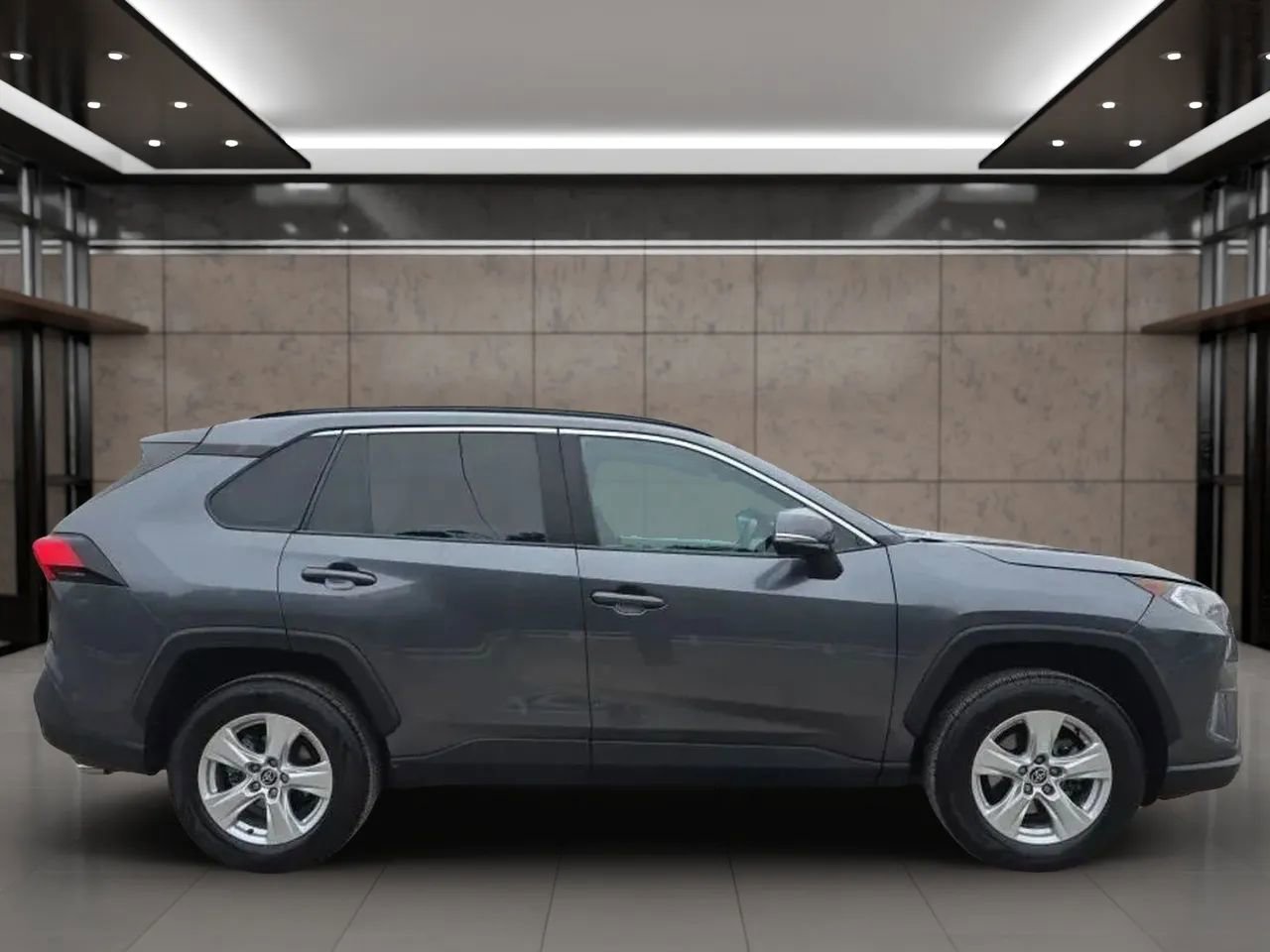 Used 2021 Toyota RAV4 XLE Premium image 9