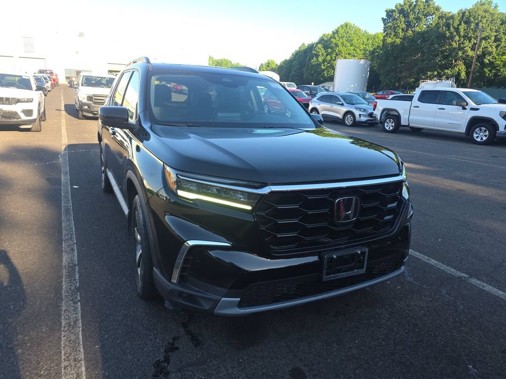 Used 2023 Honda Pilot Touring image 2