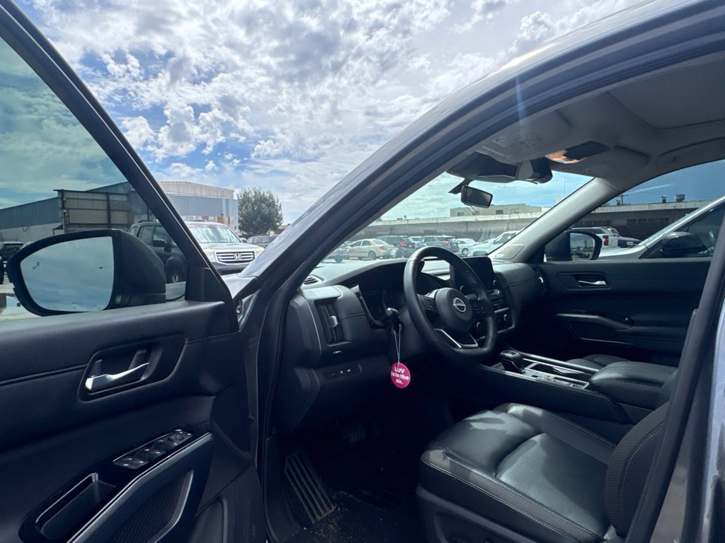 Used 2025 Nissan Pathfinder SL w/ SL Premium Package FWD image 9