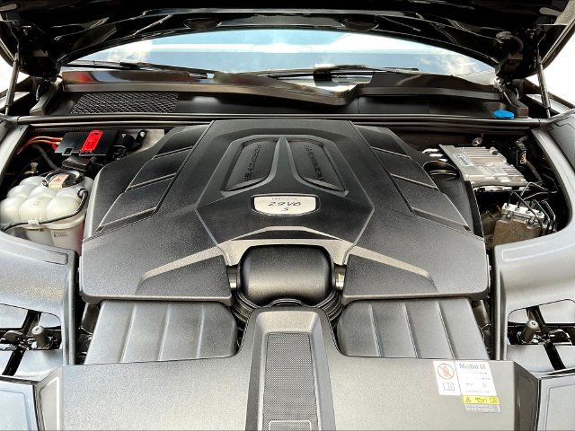 Used 2023 Porsche Cayenne S AWD/4WD image 31