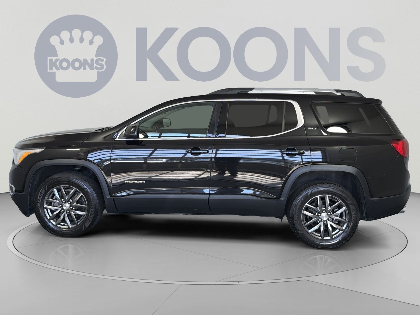 Used 2017 GMC Acadia SLT FWD image 2