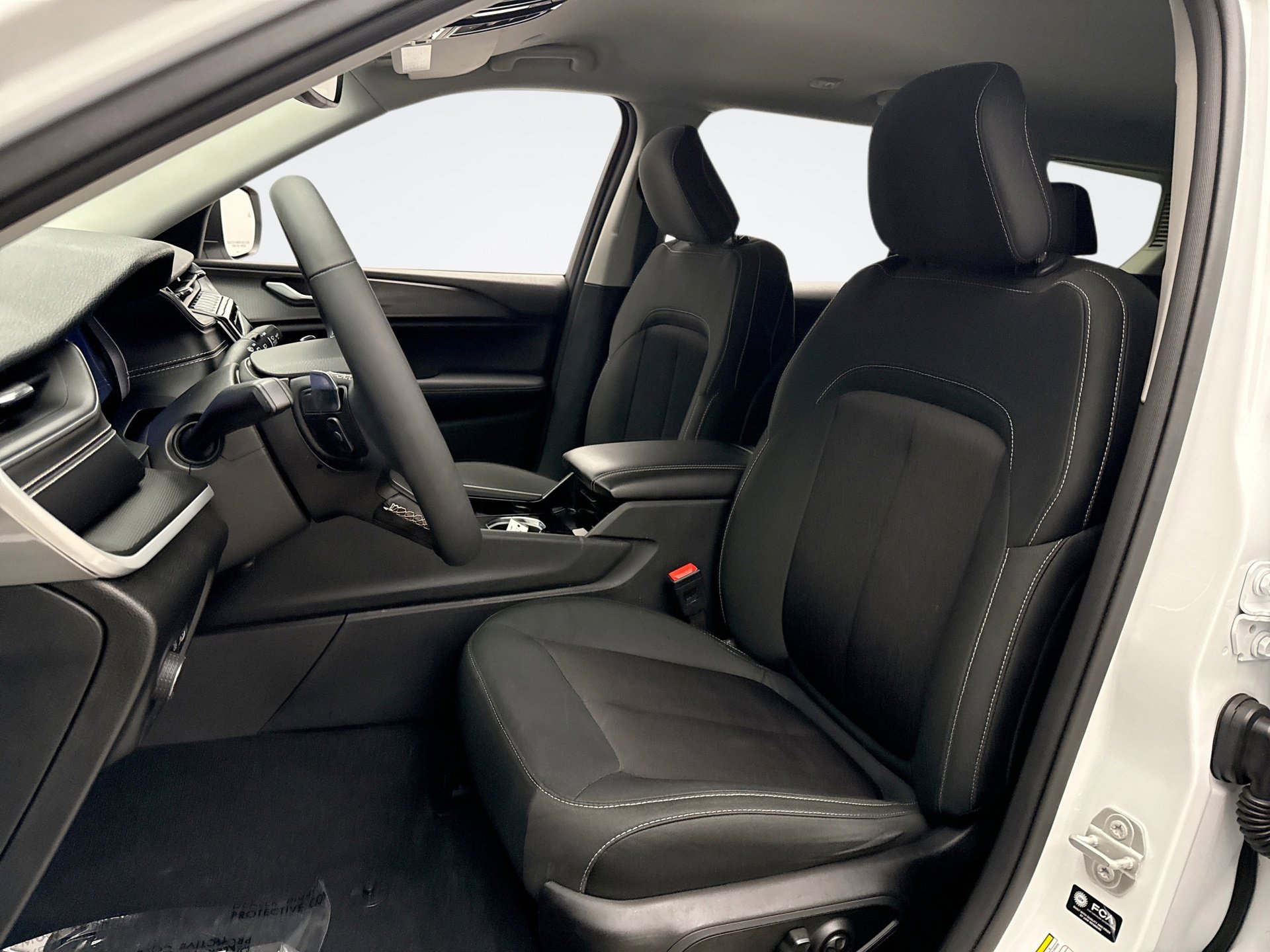 Used 2023 Jeep Grand Cherokee L Laredo w/ Luxury Tech Group I image 11