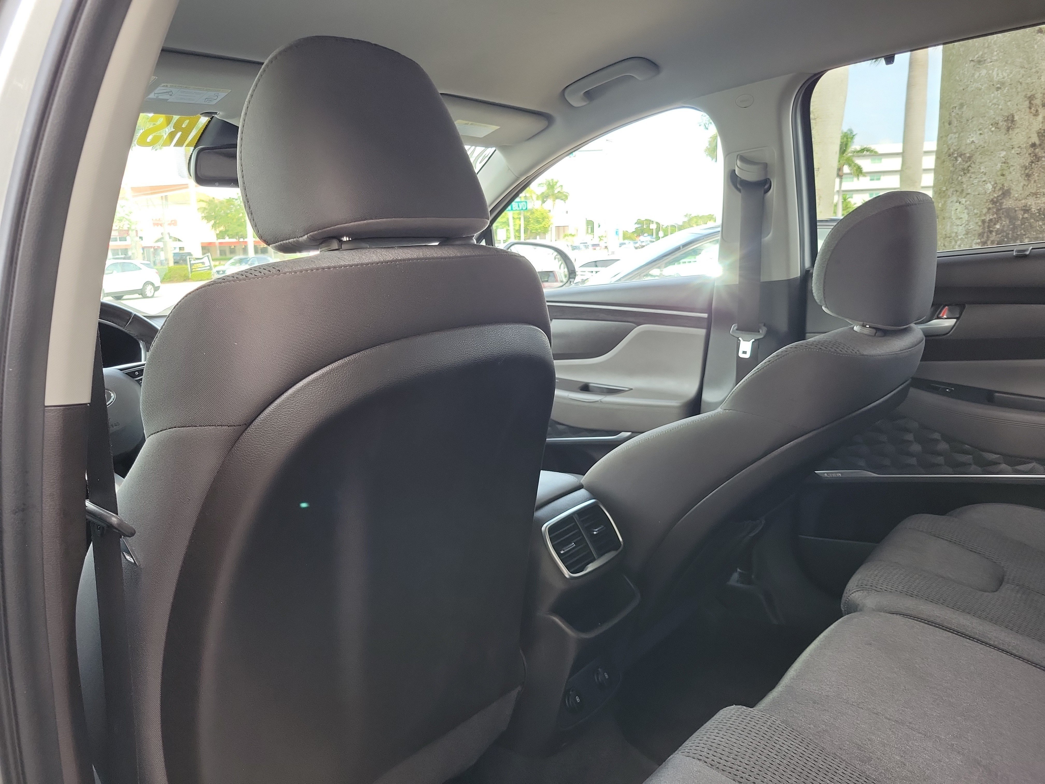 Used 2019 Hyundai Santa Fe SEL FWD image 11