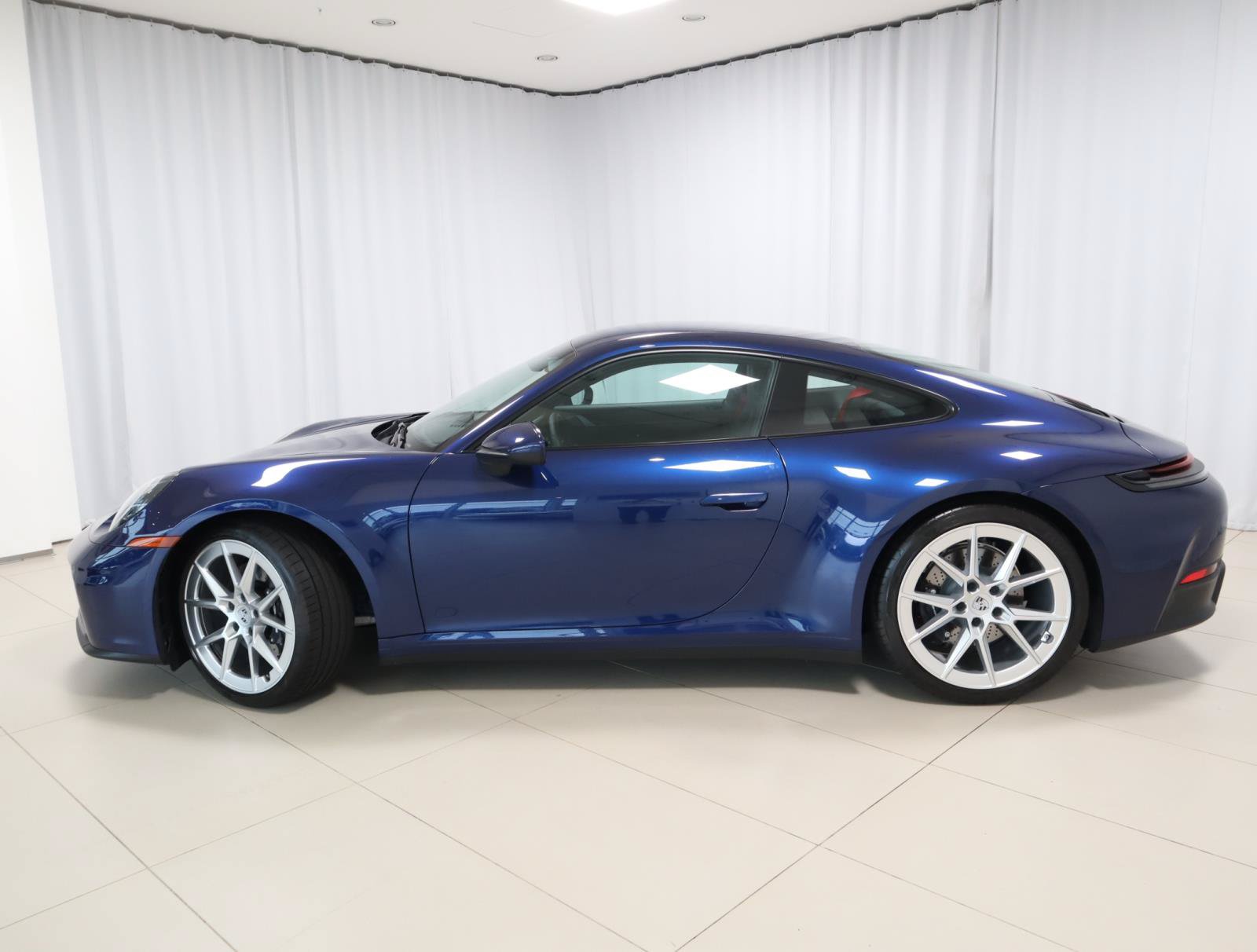 Used 2025 Porsche 911 Carrera RWD image 2