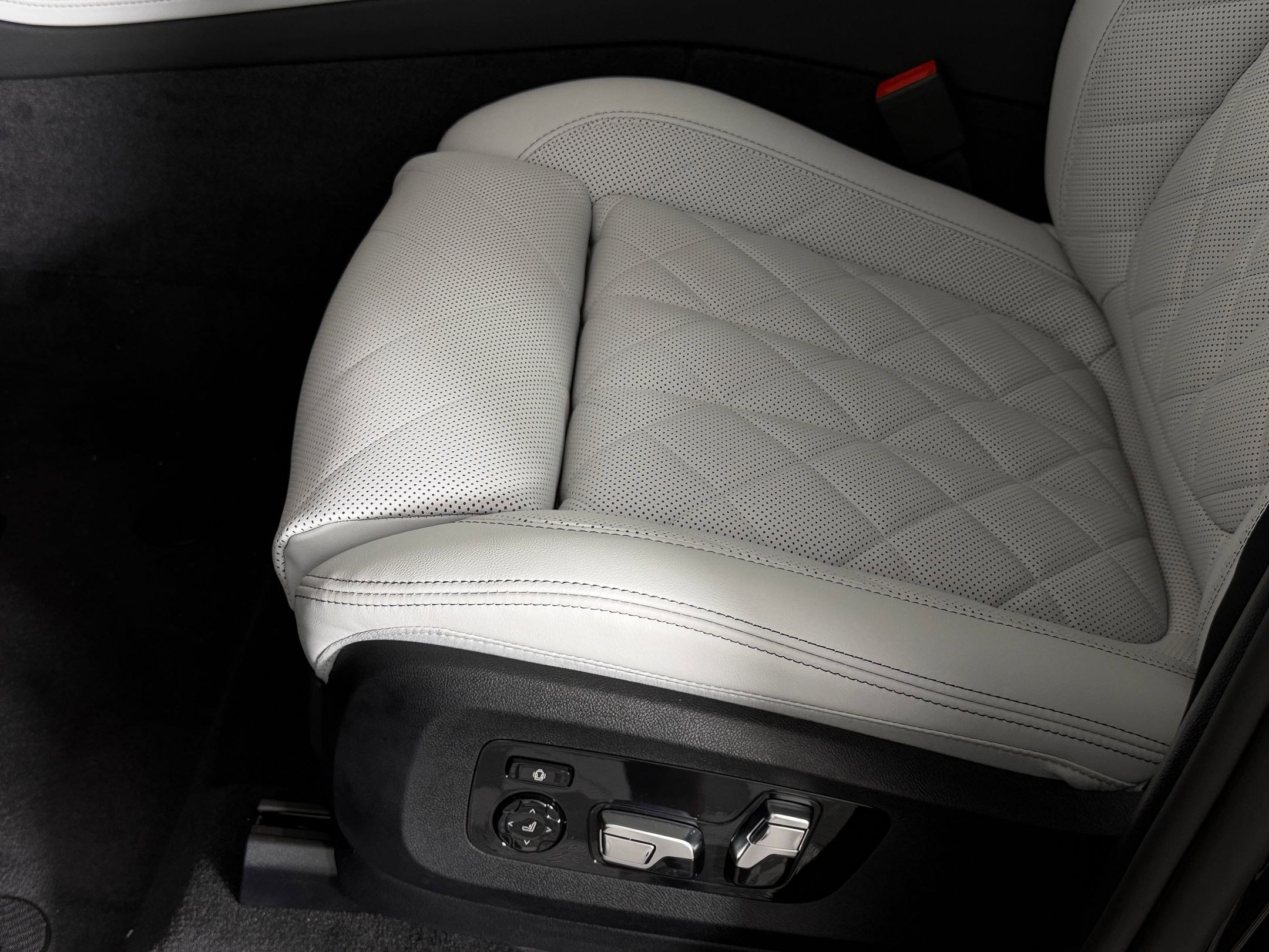 New 2027 BMW X7 xDrive40i AWD/4WD image 13